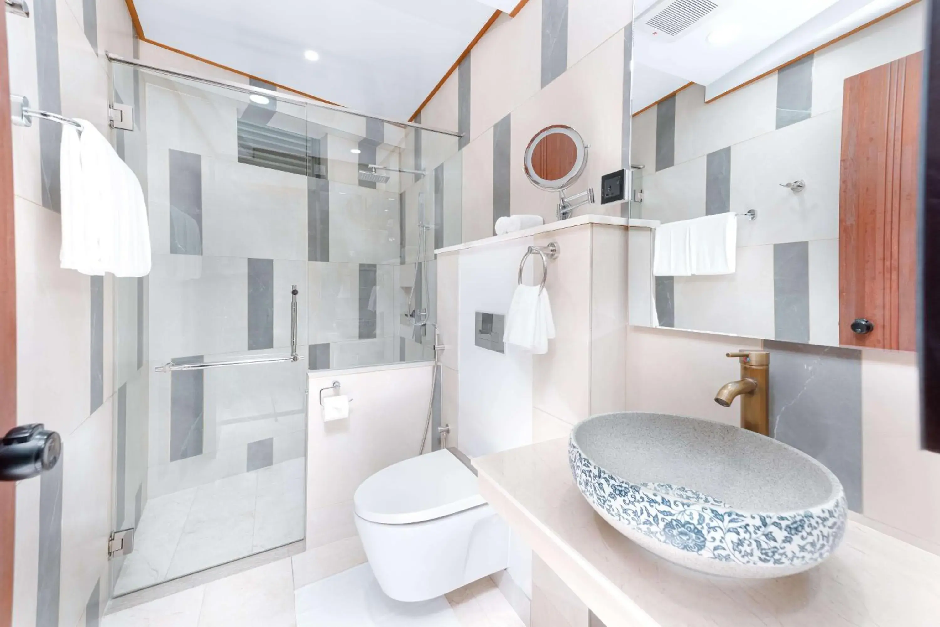 Deluxe Twin Room (Free Return Airport Transport) in Marukab Plaza Deluxe Twin Room (Free Return Airport Transport) in Marukab Plaza