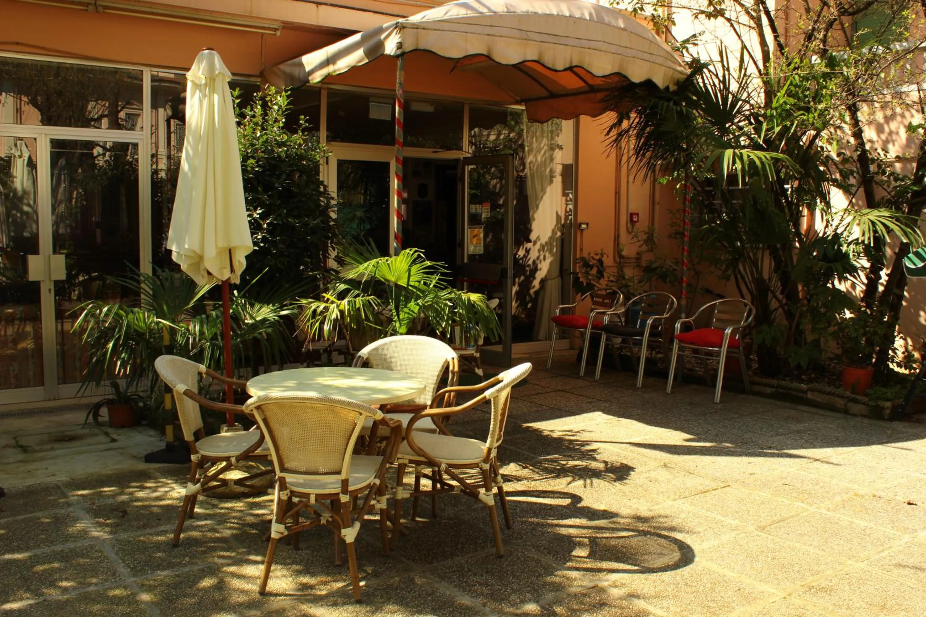 Facade/entrance in Hotel Roxy Floridiana