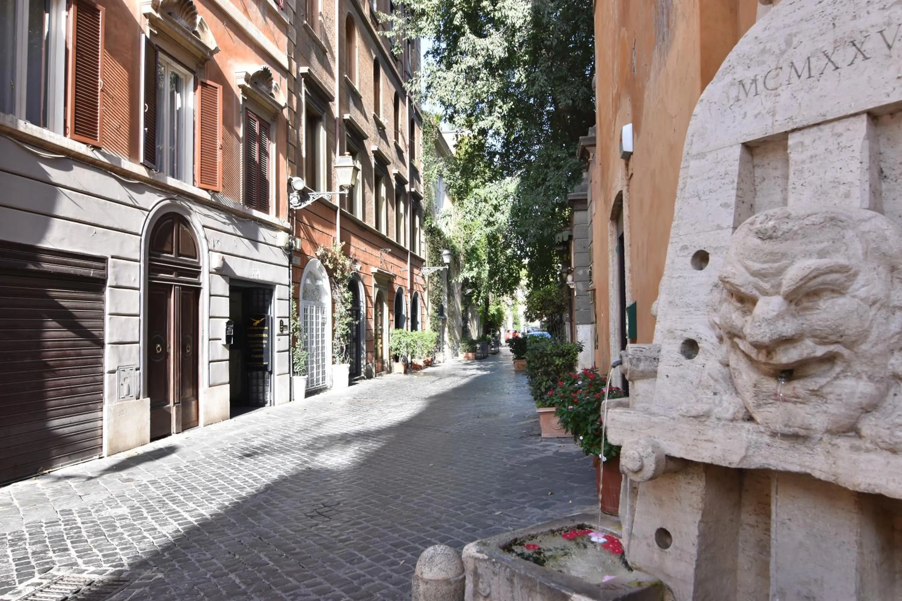 Street view in Babuino 79