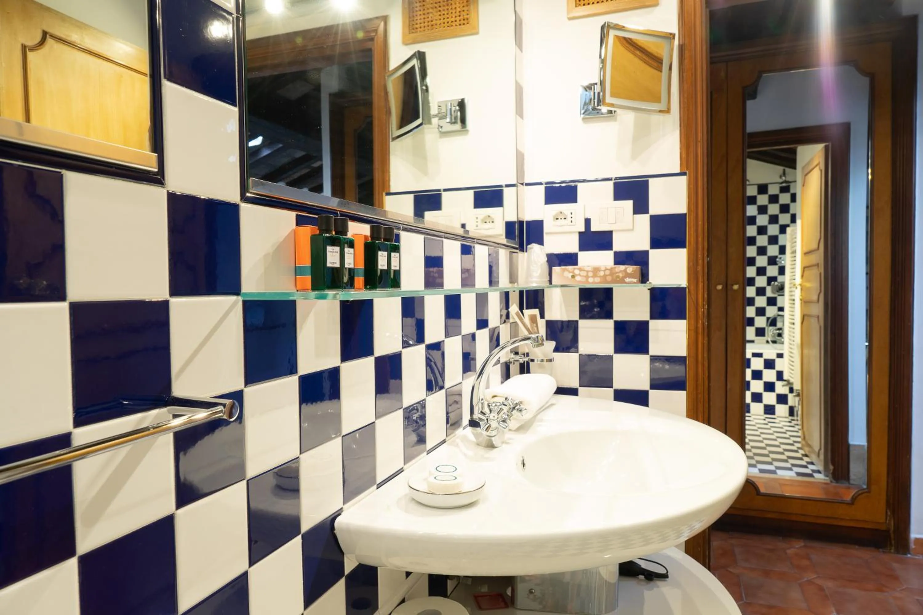 Bathroom in Babuino 79