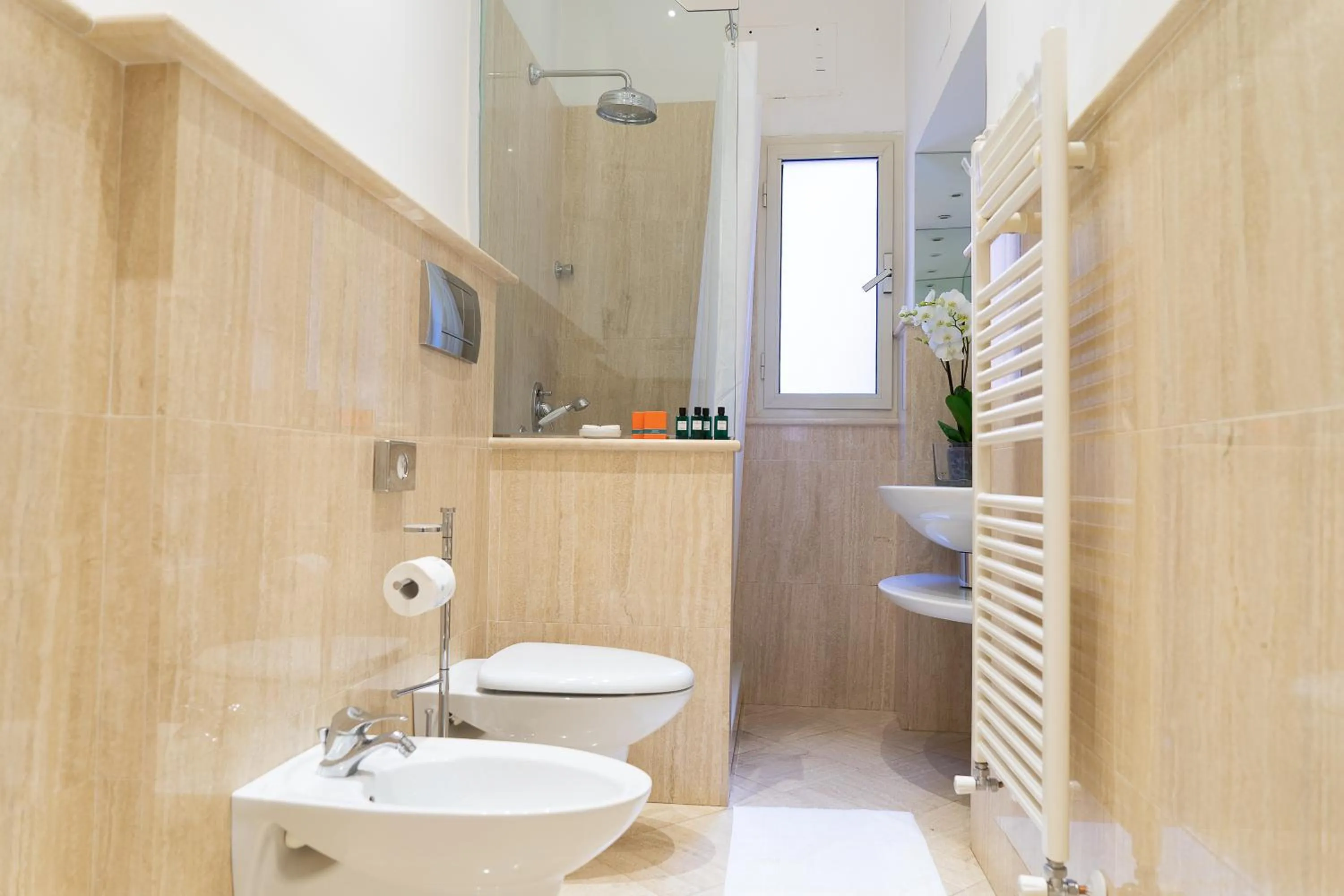 Bathroom in Babuino 79