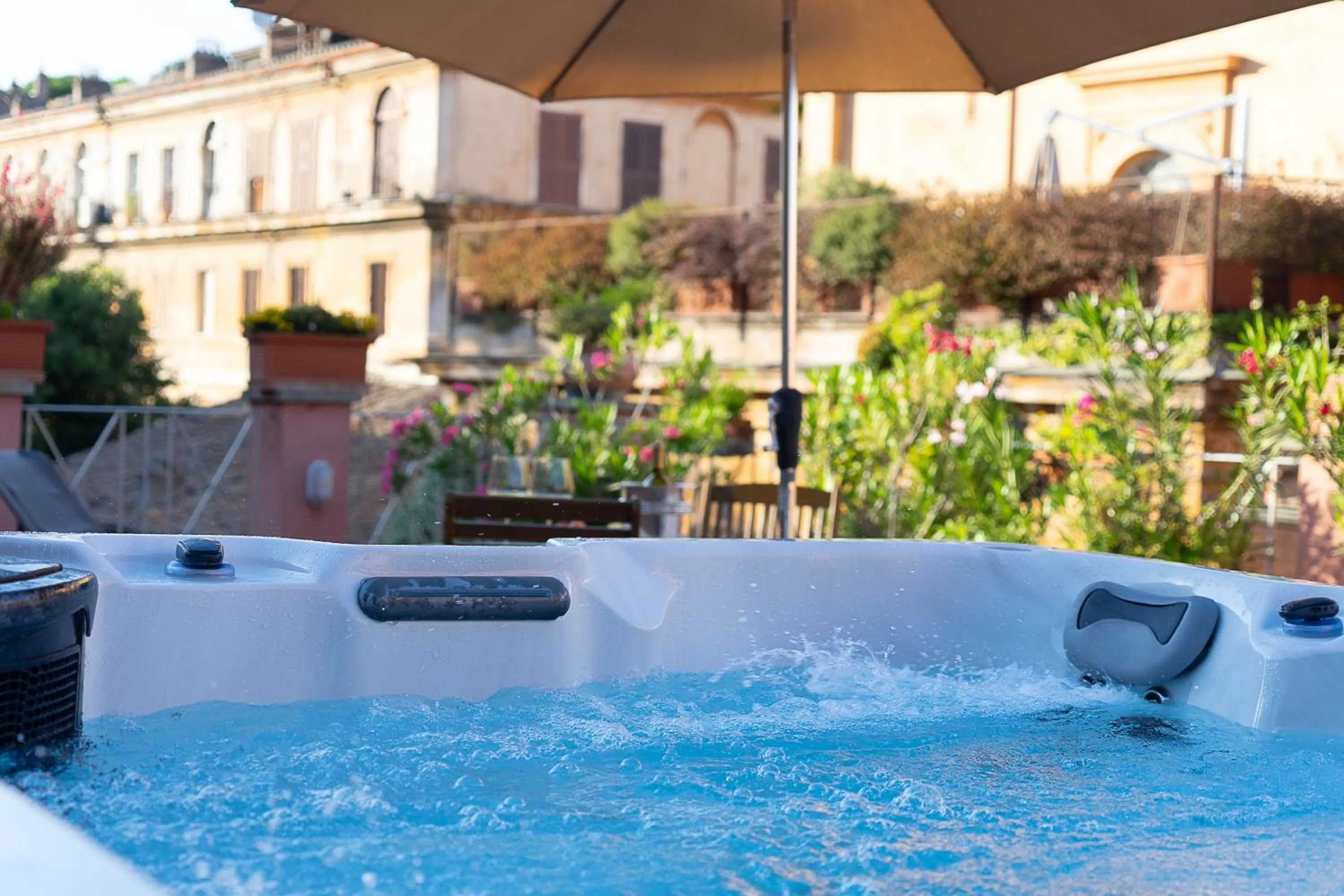 Hot Tub in Babuino 79