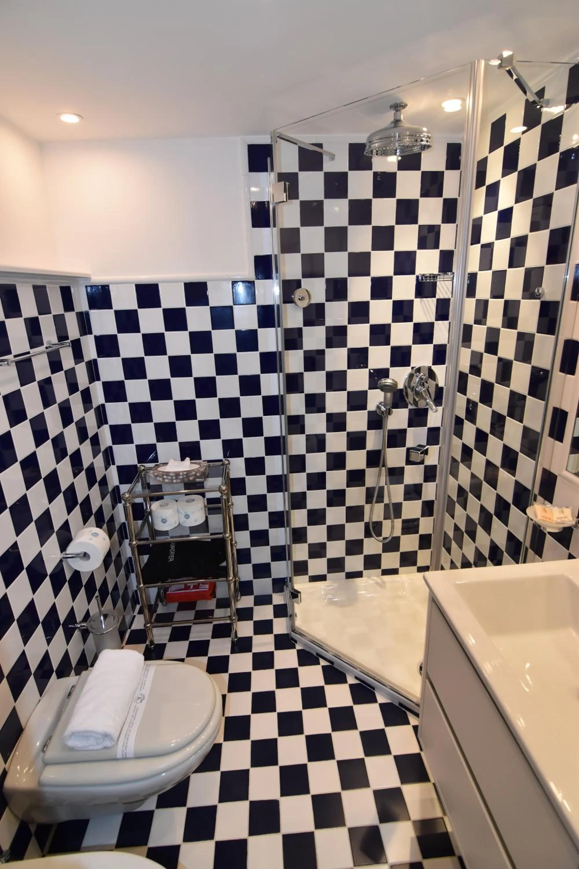 Shower, Bed in Babuino 79