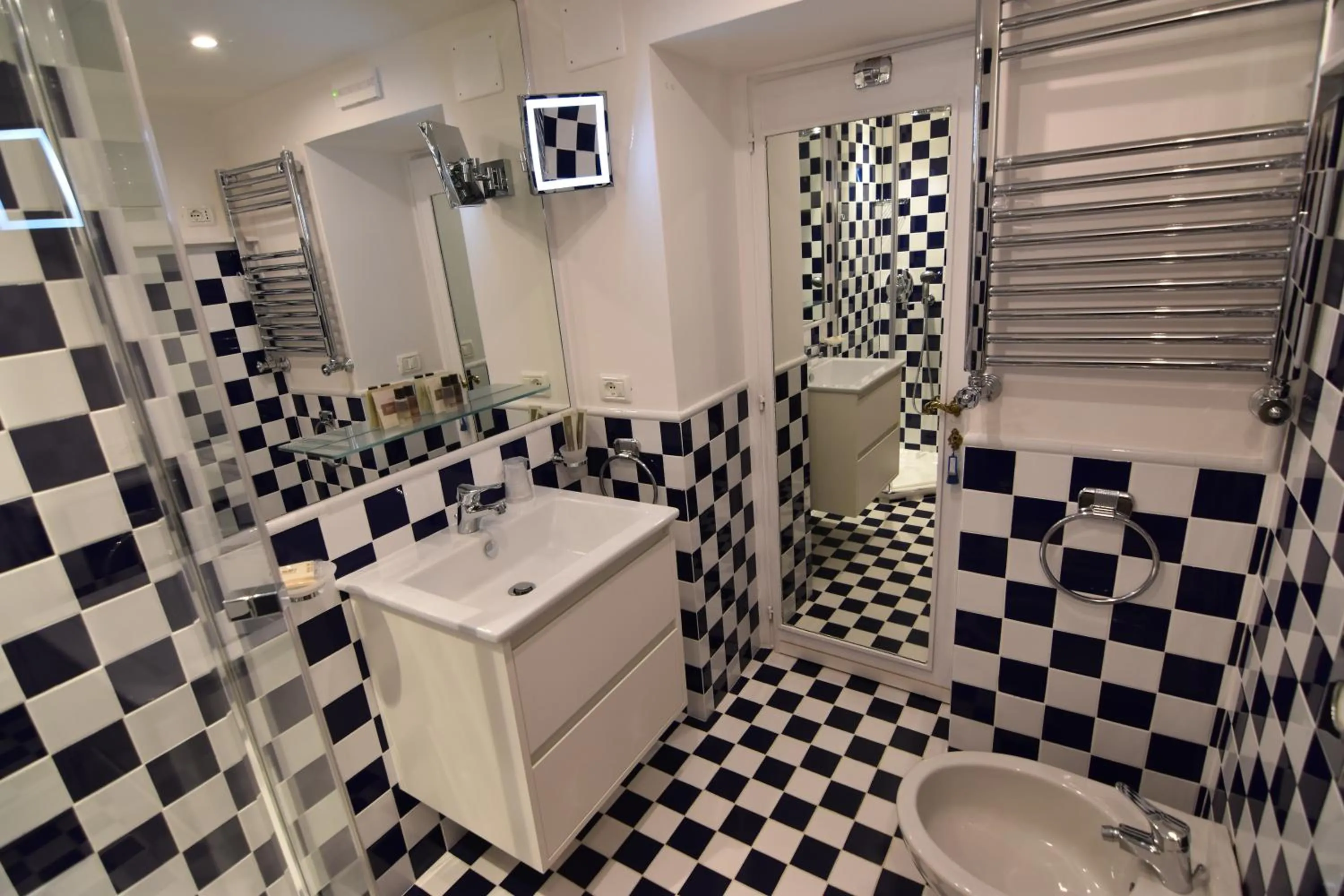 Bathroom in Babuino 79