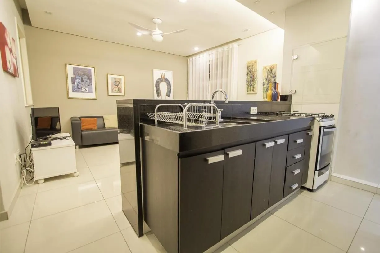Kitchen or kitchenette in Line Rio - Copacabana 3Qts ao Lado da praia