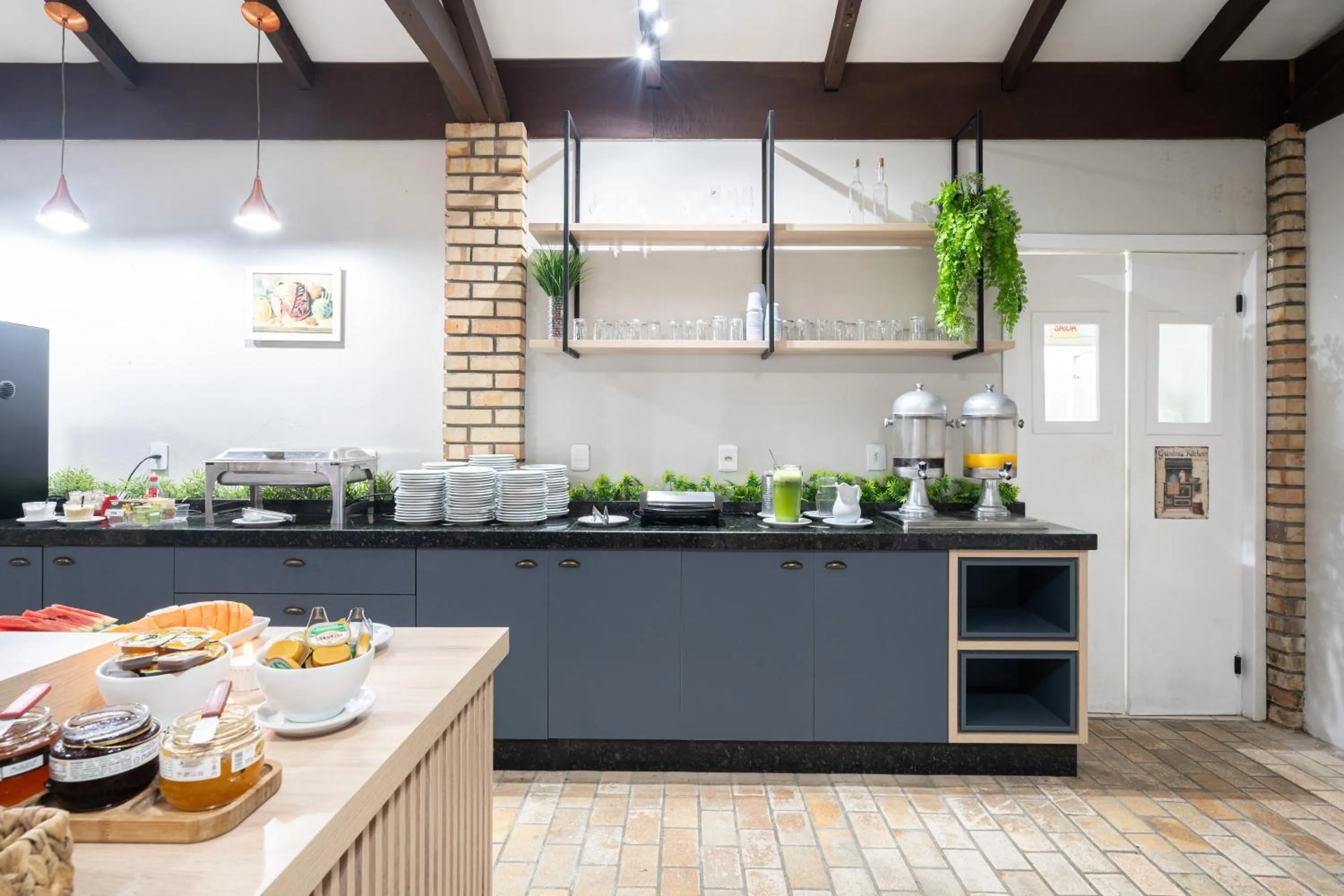 Buffet breakfast in Pousada Quinta da Baleeira