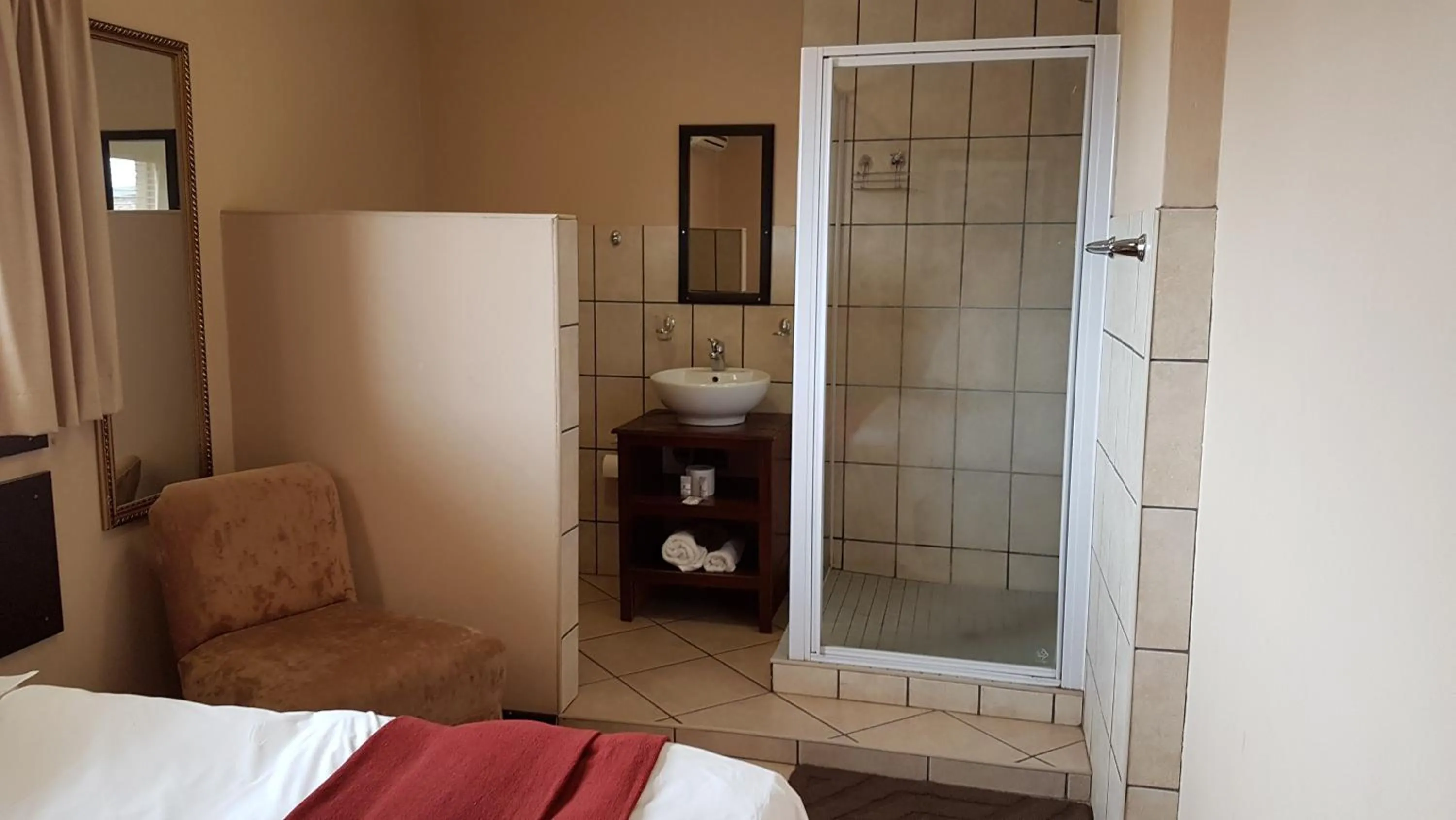 Bed in Tsessebe Guesthouse