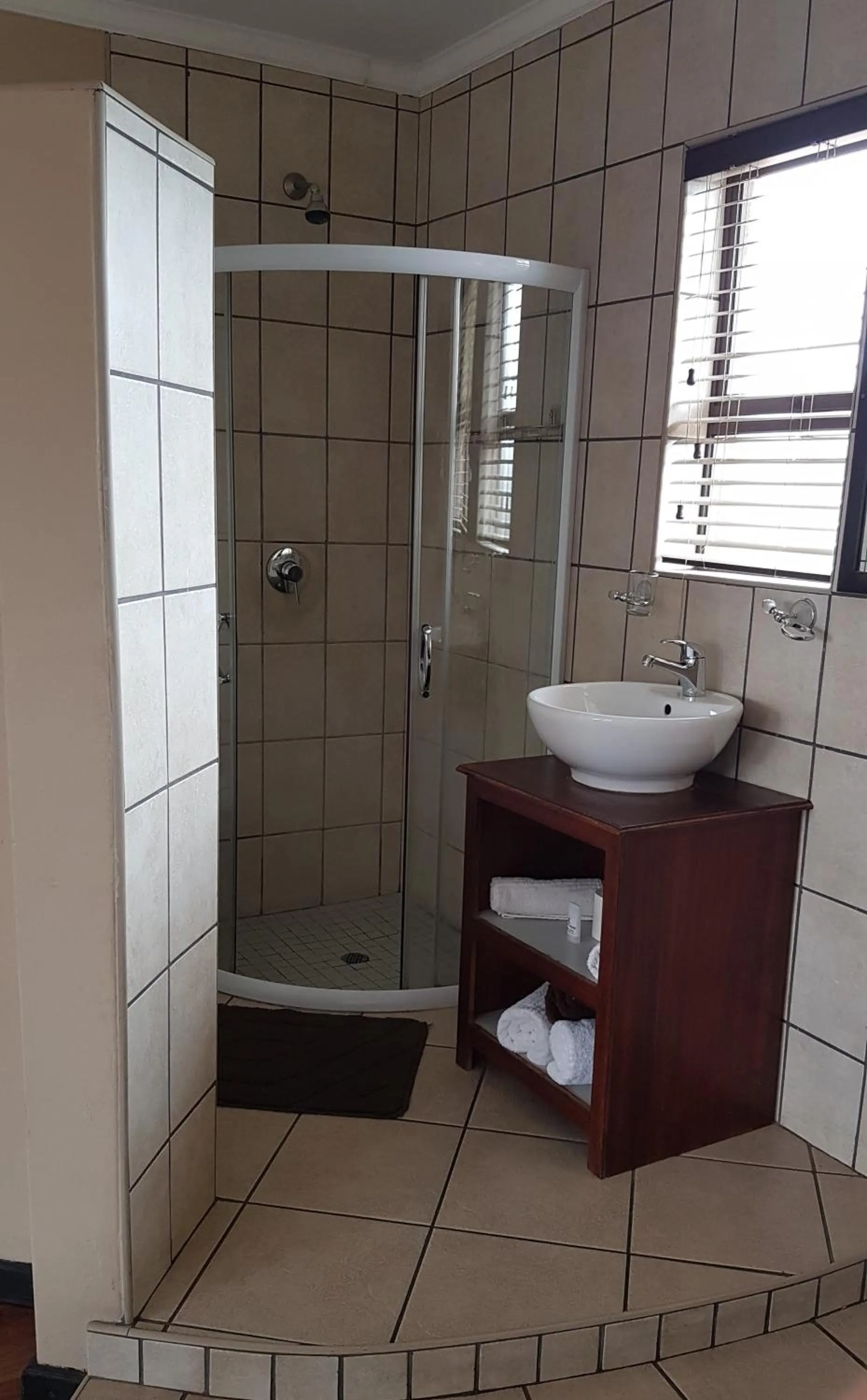 Shower in Tsessebe Guesthouse