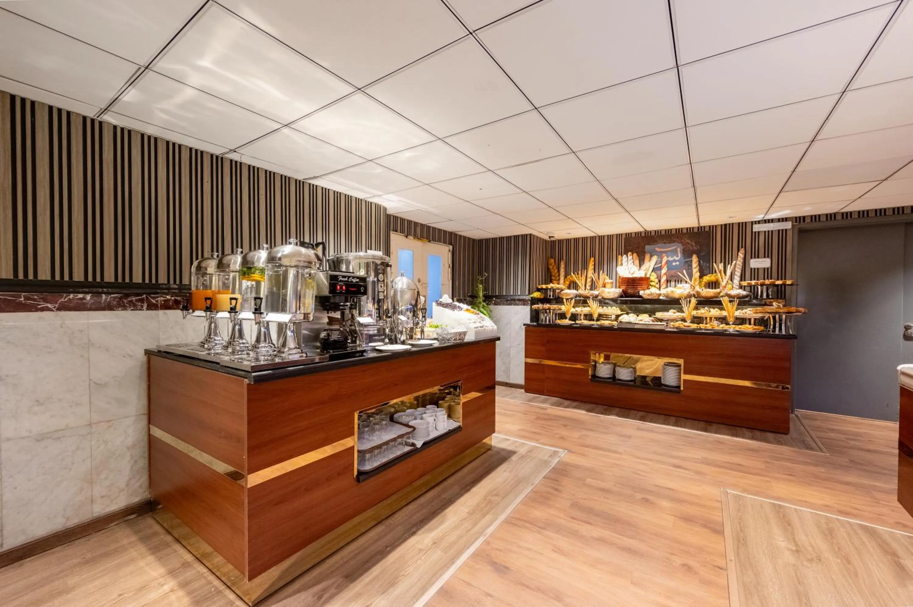 Restaurant/places to eat in Grand Plaza Badr Al Maqam Fully Renovated