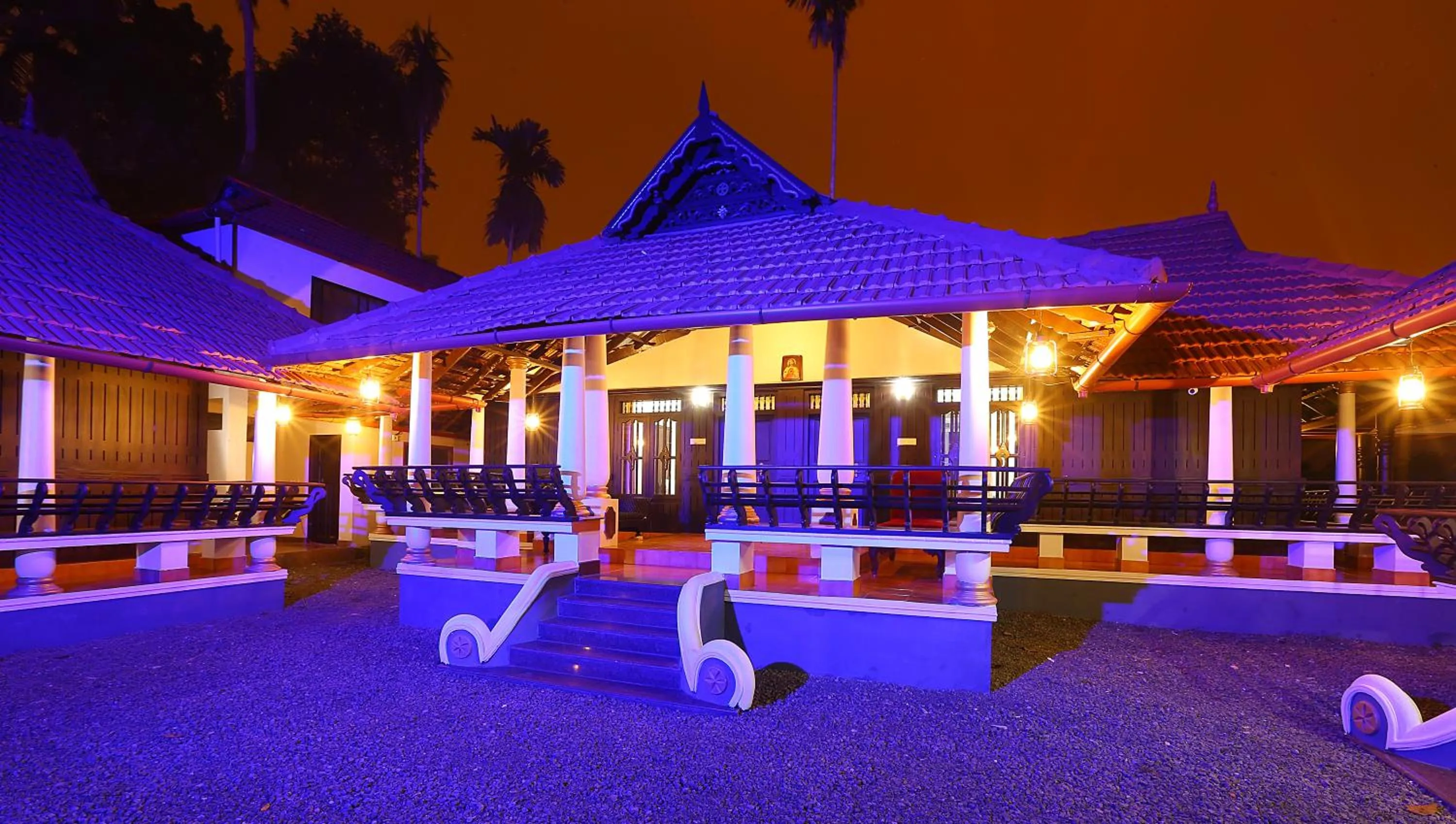 Palmy Lake Resort