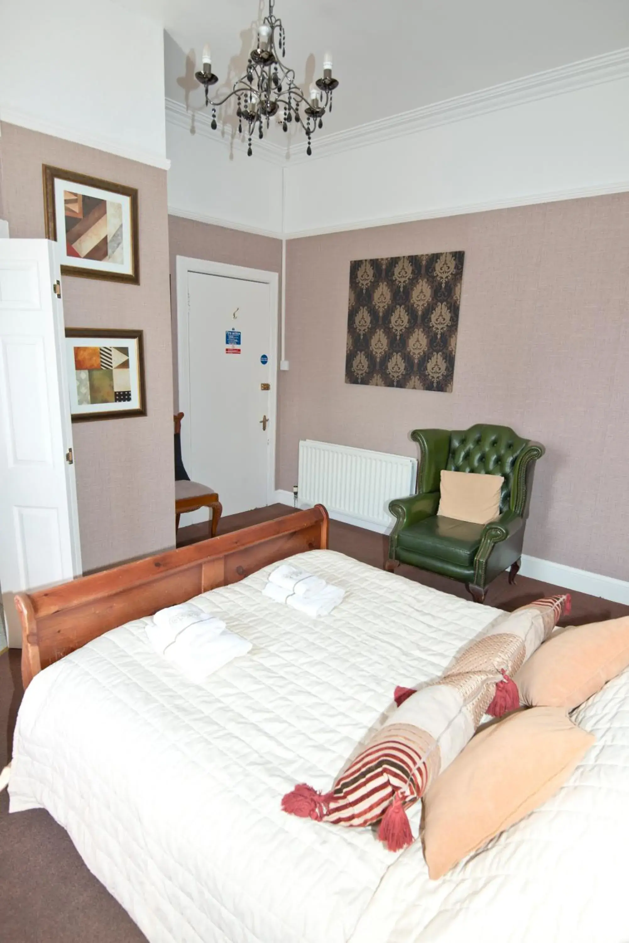 Standard Double Room - single occupancy in Callander Meadows Standard Double Room - single occupancy in Callander Meadows