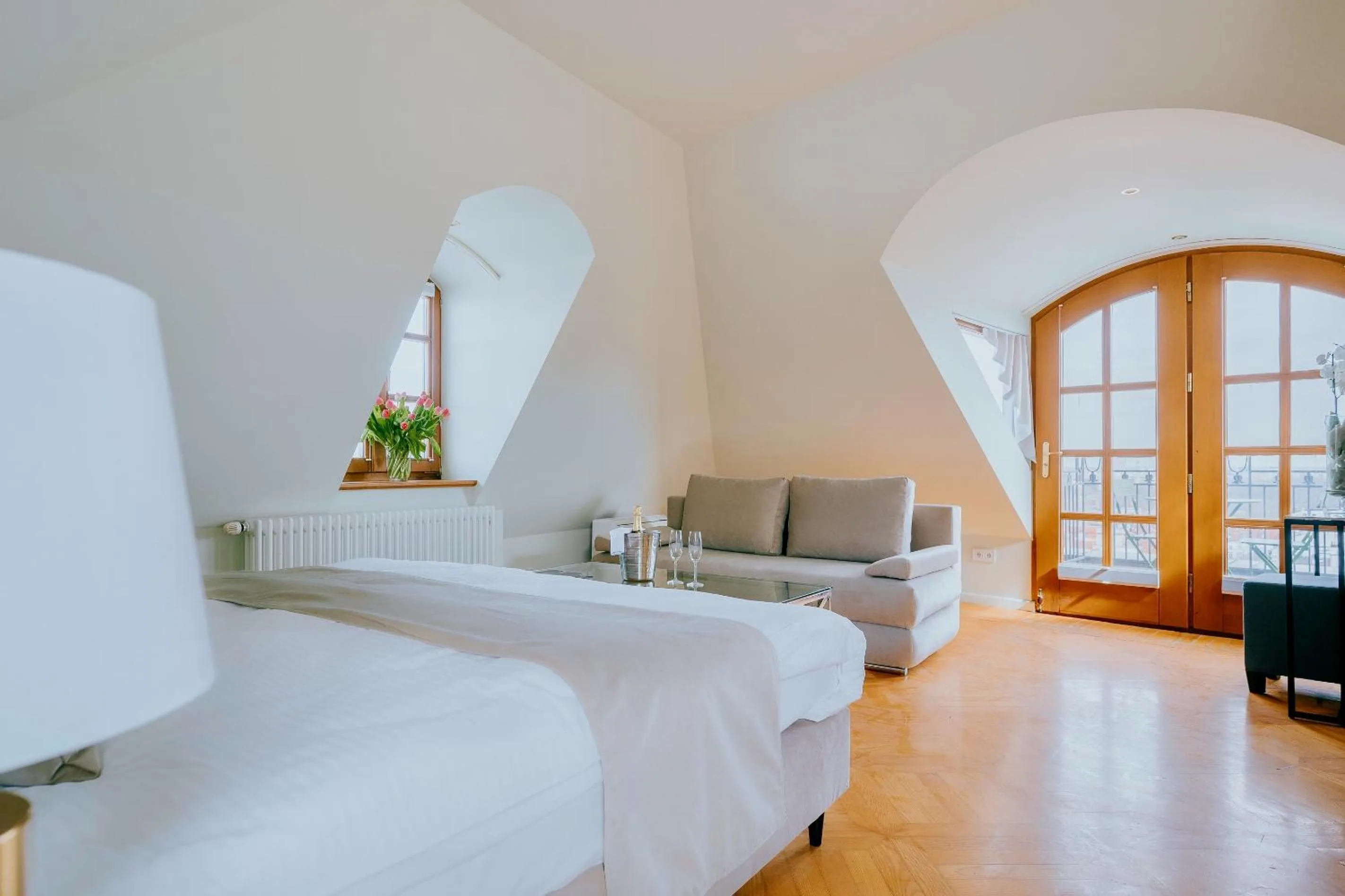 Bed in Jess Hotel & Spa Warsaw Old Town