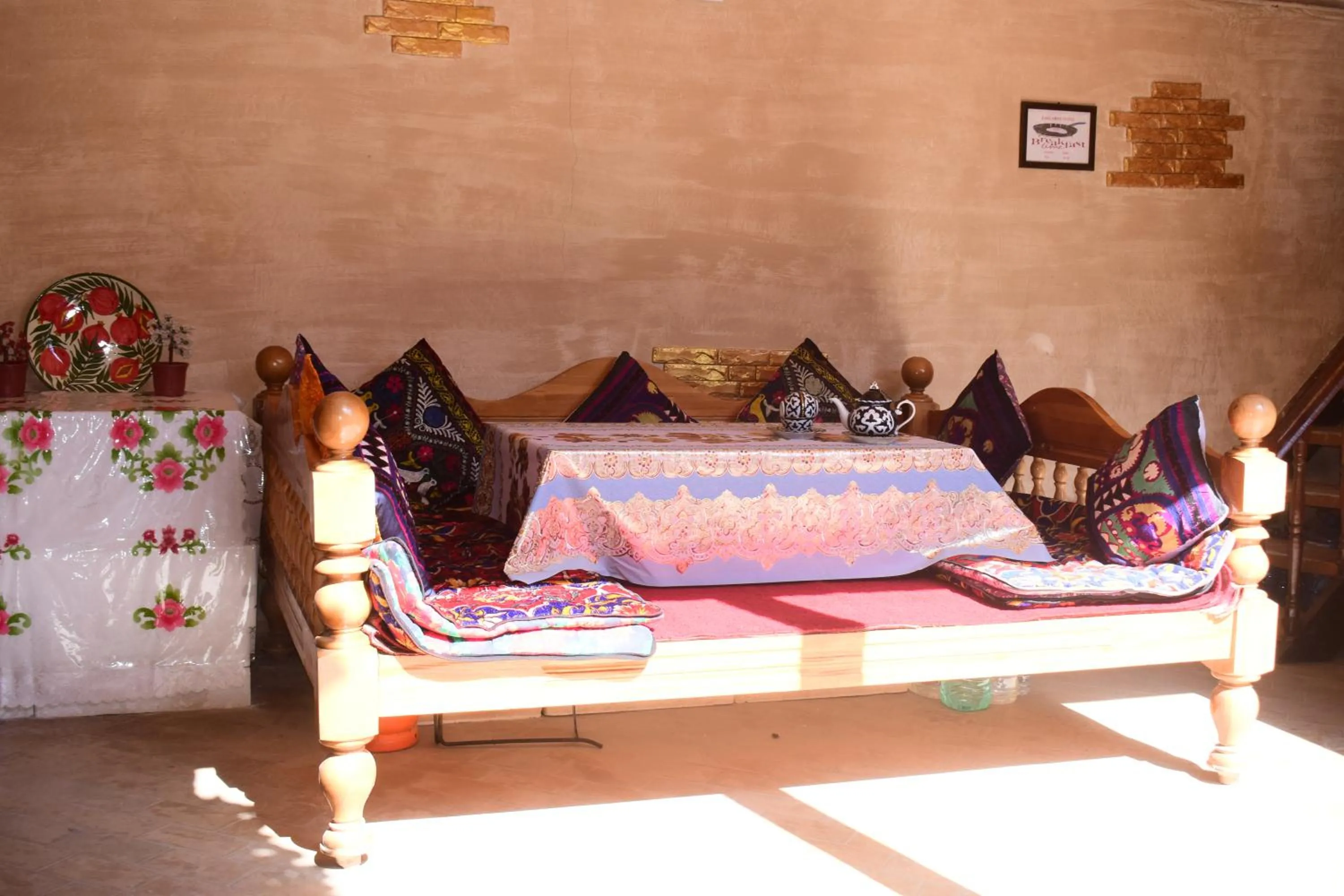 Seating area, Bed in Hotel Registon Zargaron