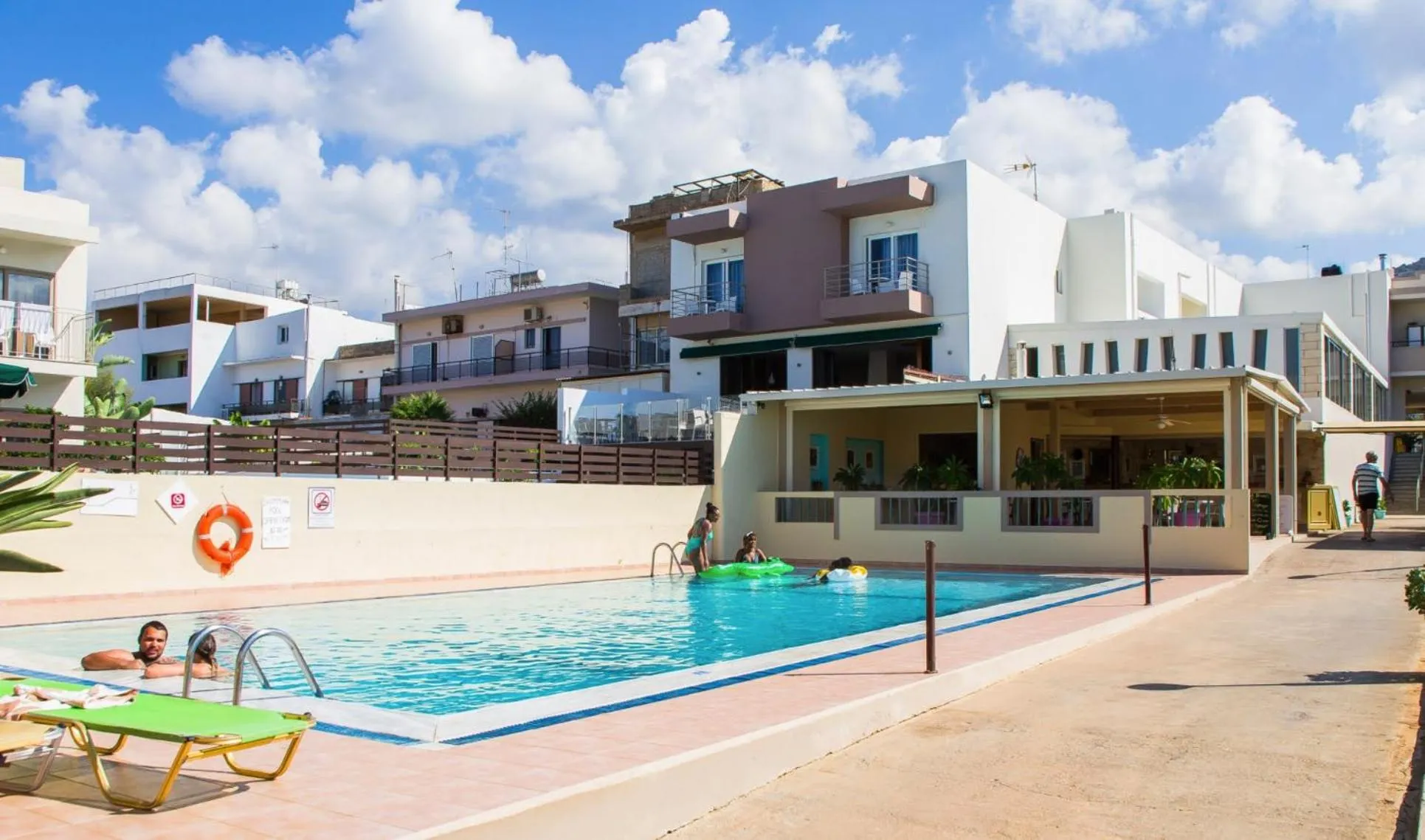 Swimming pool in Theoni Apartments