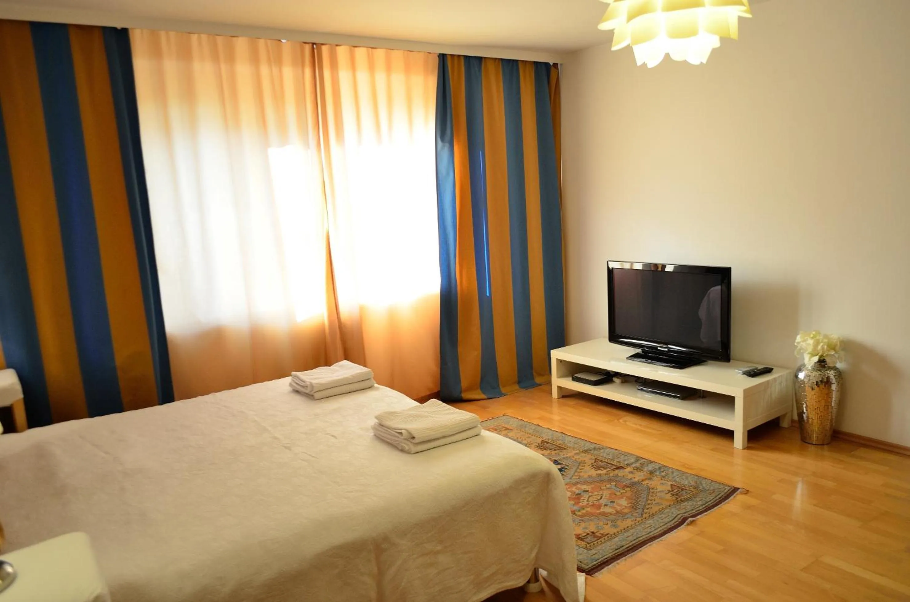 Bed in Urban Living Belvedere Studio