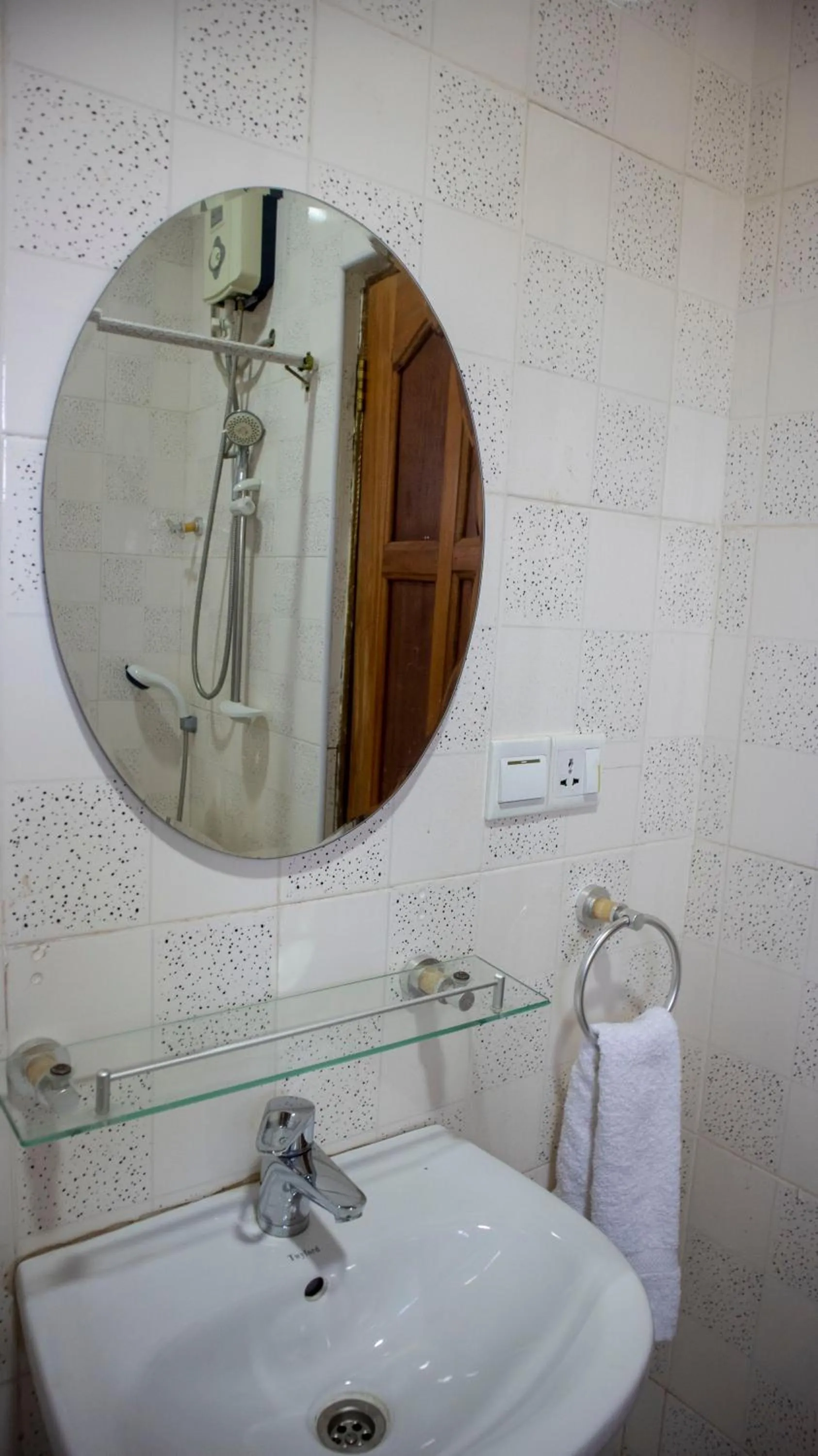 Bathroom in Lou Ralph Hotel