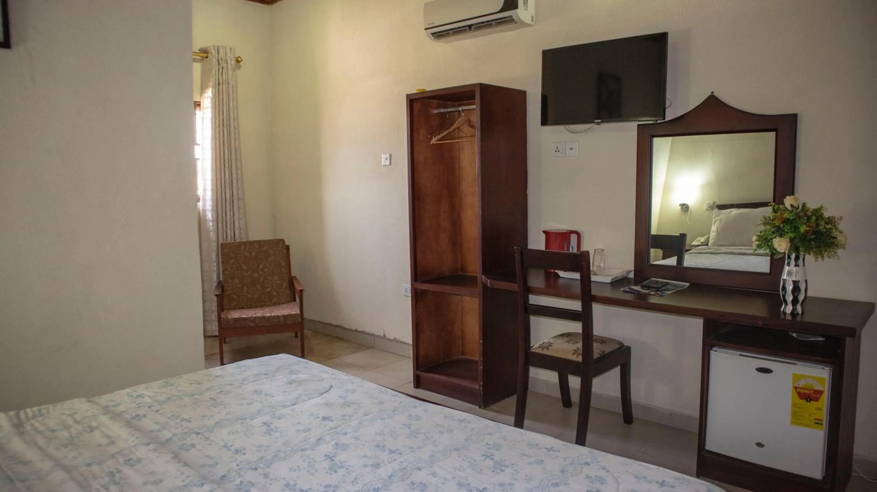 Bedroom, Bed in Lou Ralph Hotel