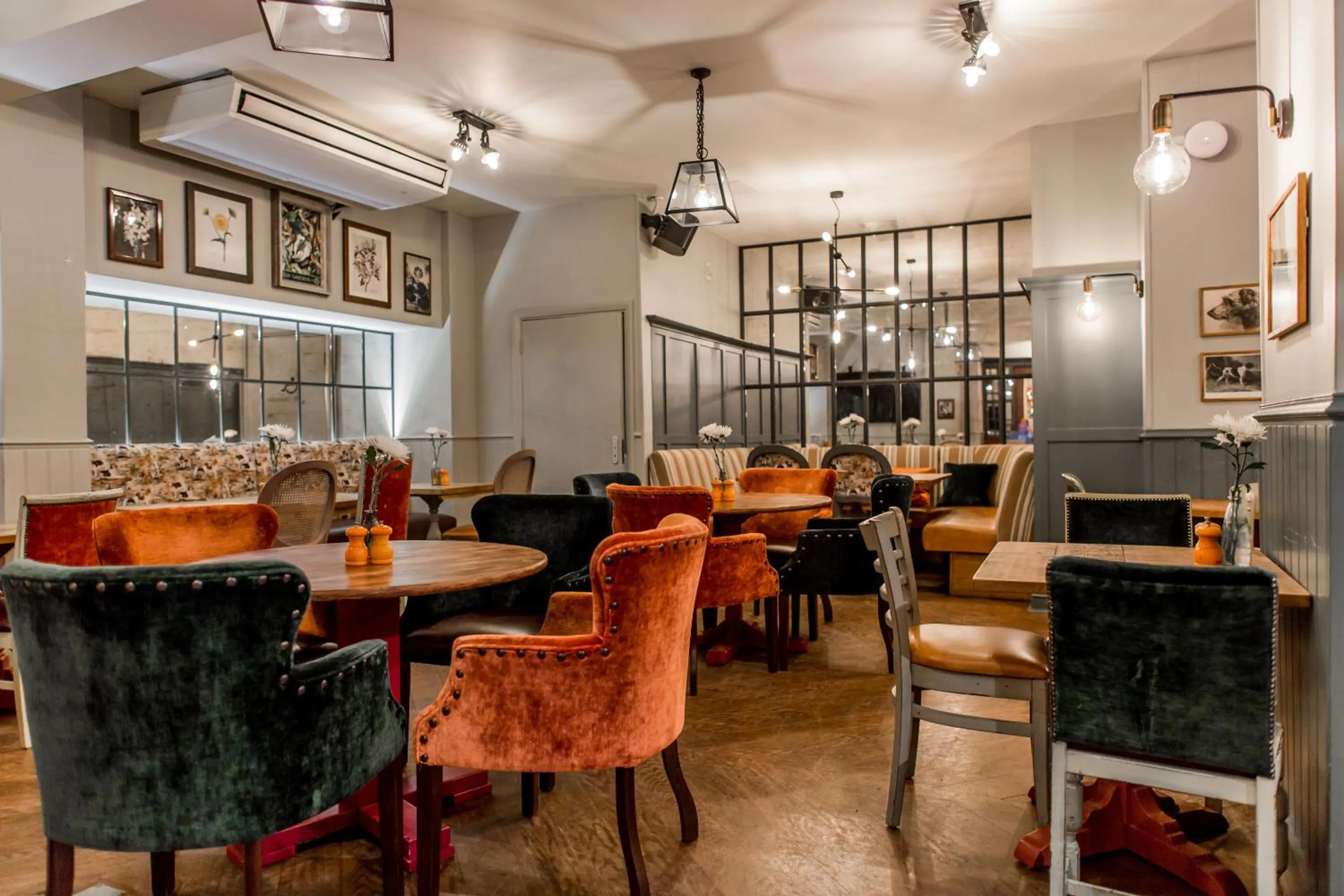 Lounge or bar in Orange Tree