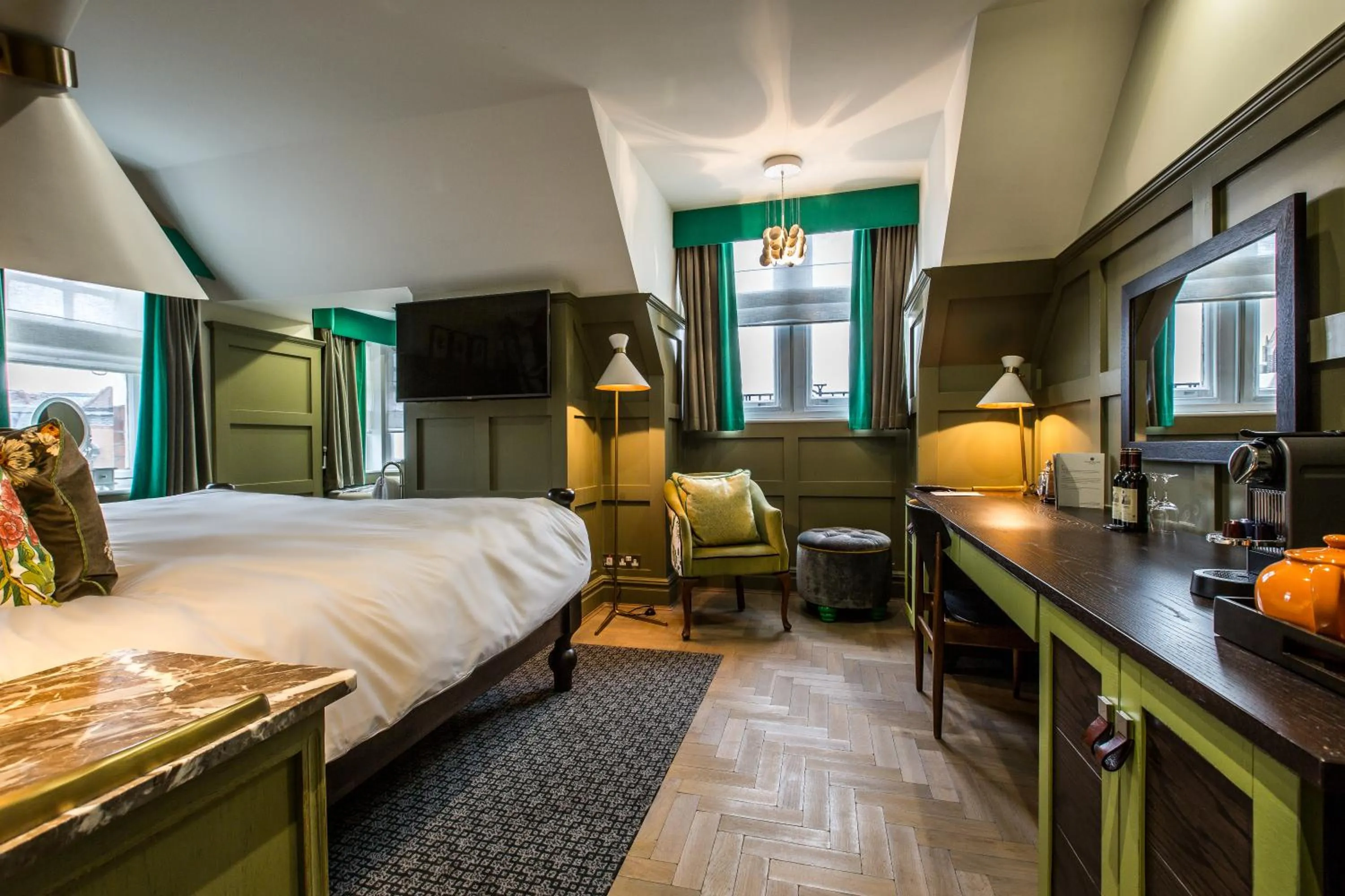 Day, Bed in Orange Tree