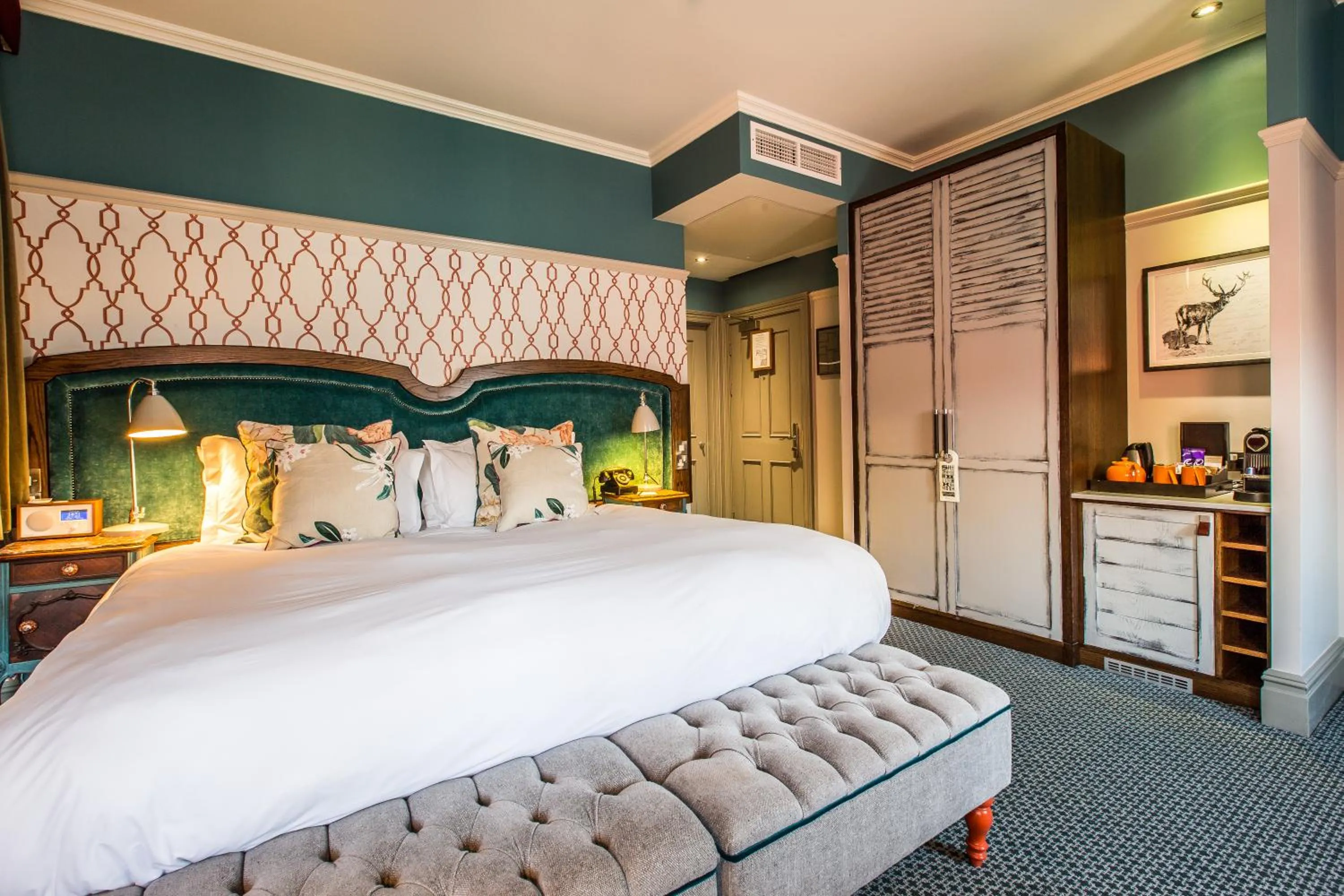 Photo of the whole room, Bed in Orange Tree