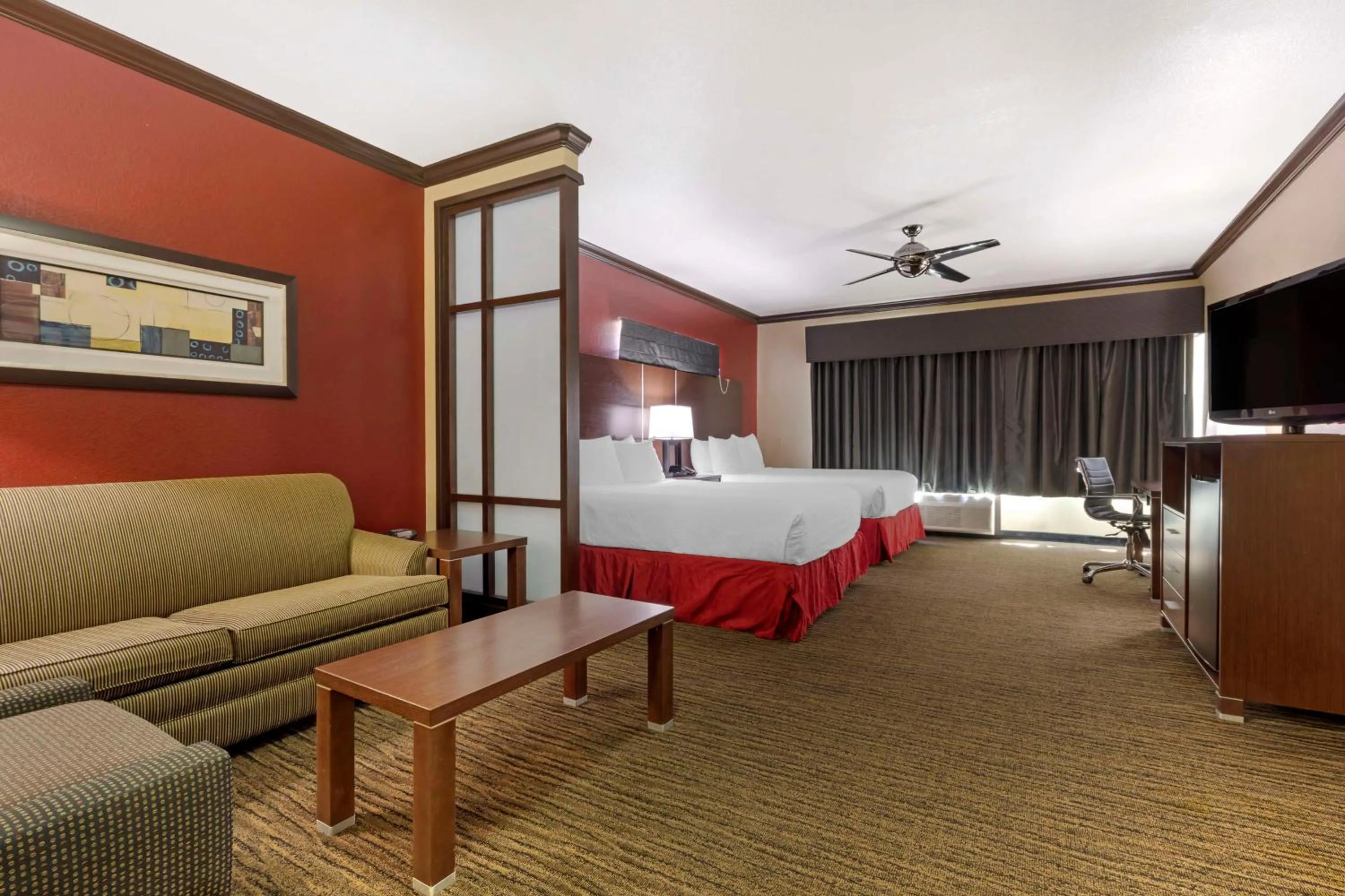 Photo of the whole room, Bed in Best Western Plus Classic Inn and Suites