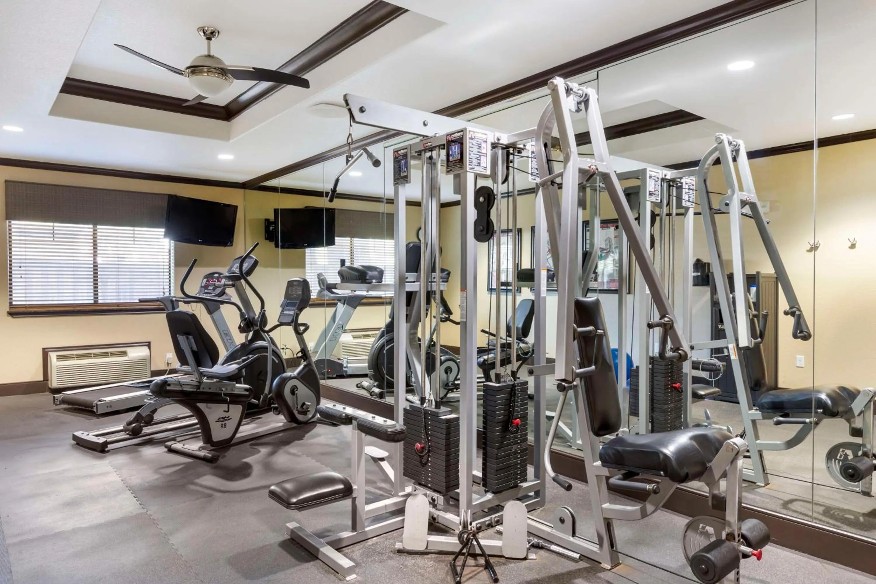 Fitness centre/facilities in Best Western Plus Classic Inn and Suites
