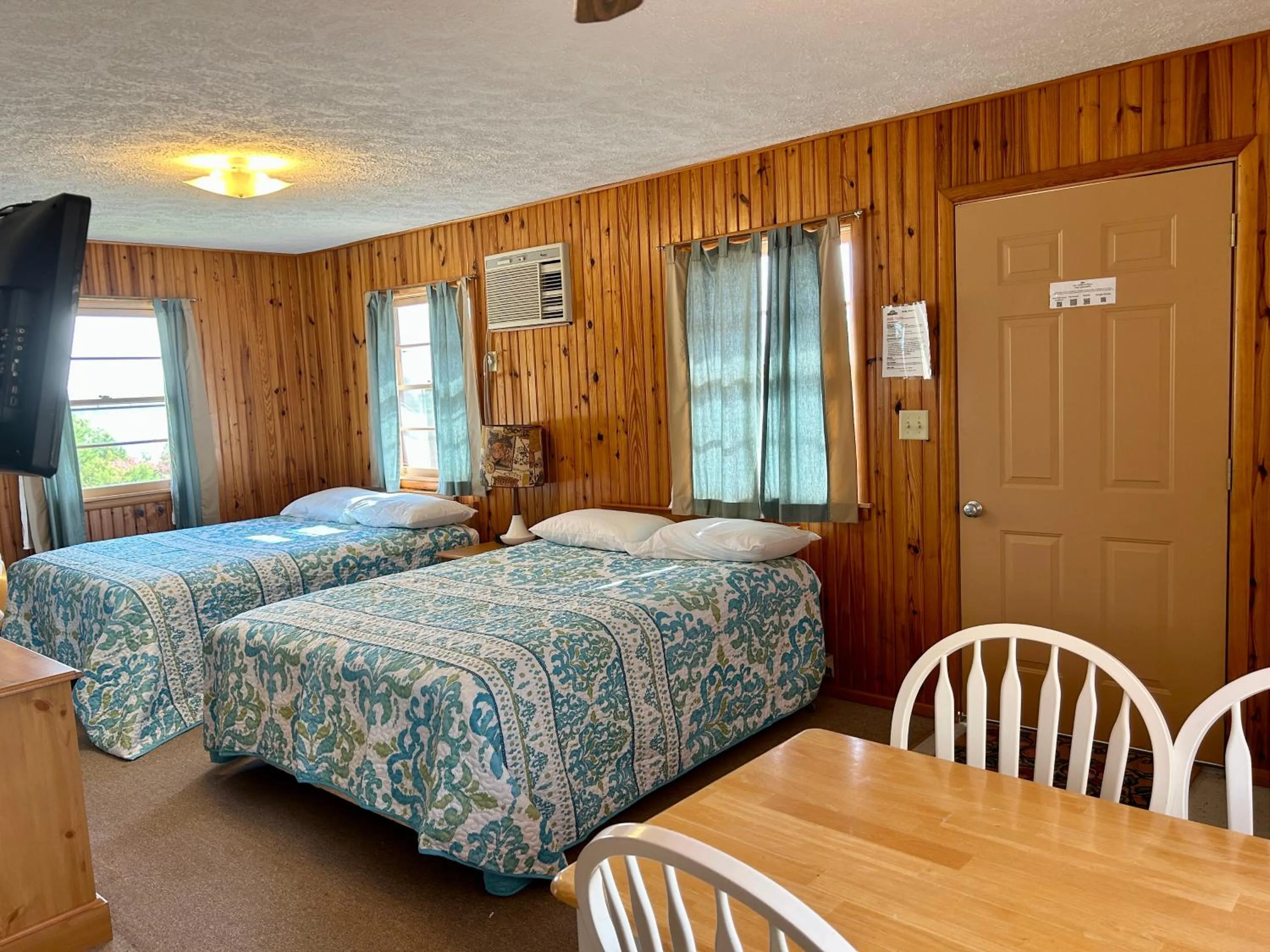 Bed in Driftwood Resort Bull Shoals