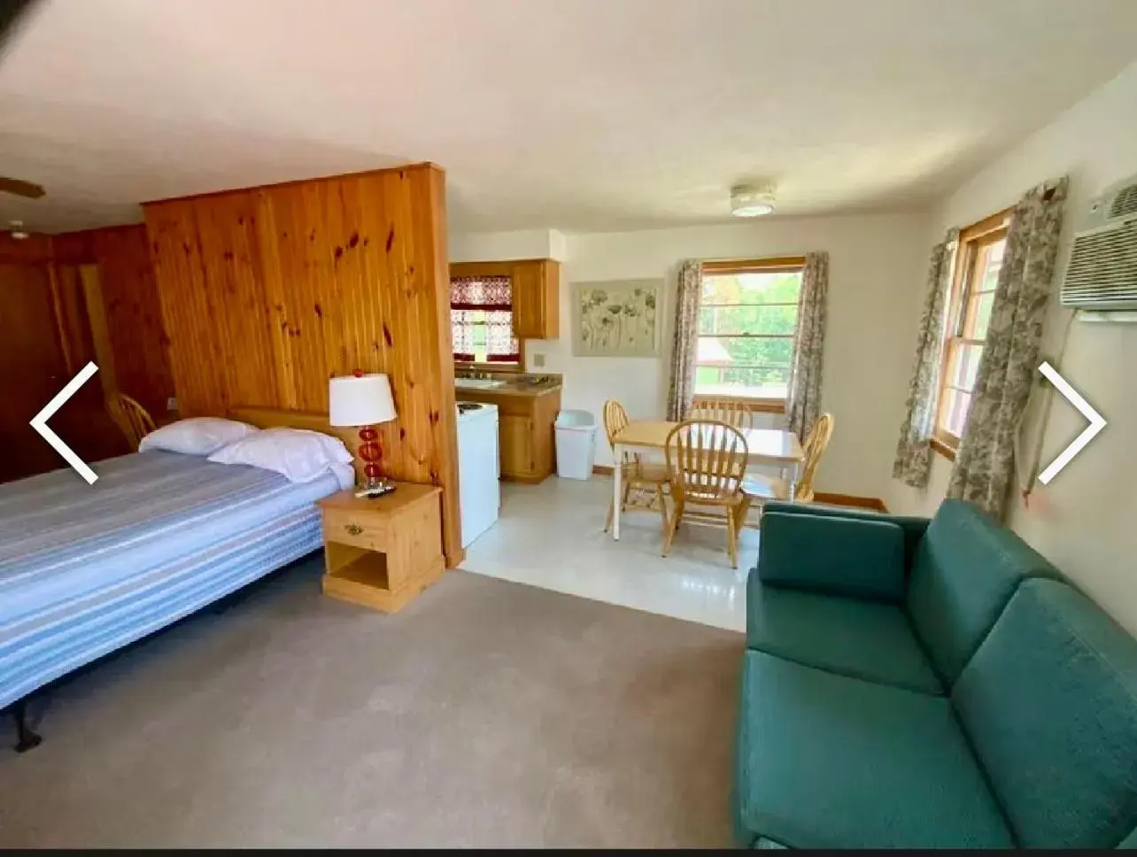 Deluxe Double Room with Balcony in Driftwood Resort Bull Shoals Deluxe Double Room with Balcony in Driftwood Resort Bull Shoals