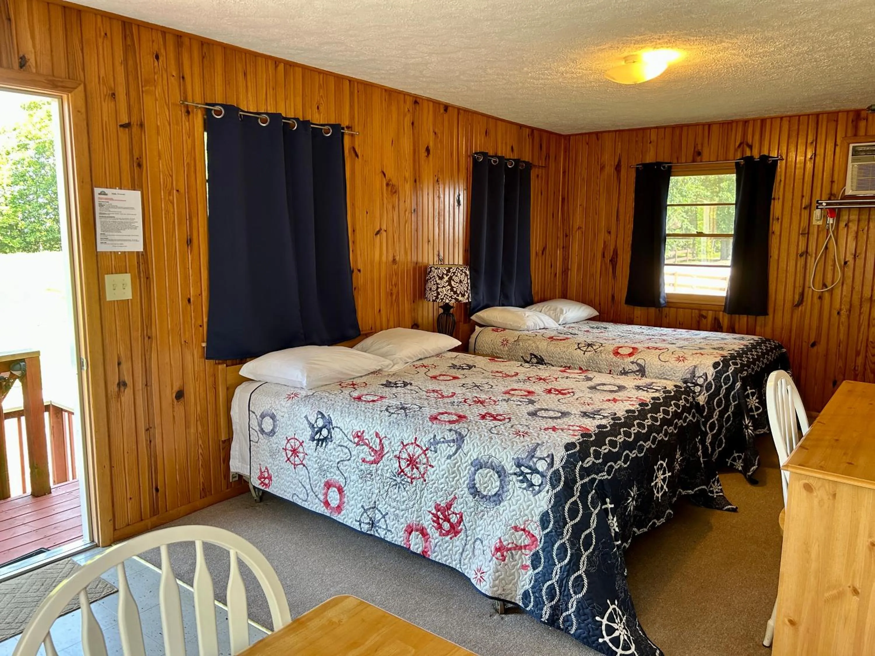 Bedroom, Bed in Driftwood Resort Bull Shoals