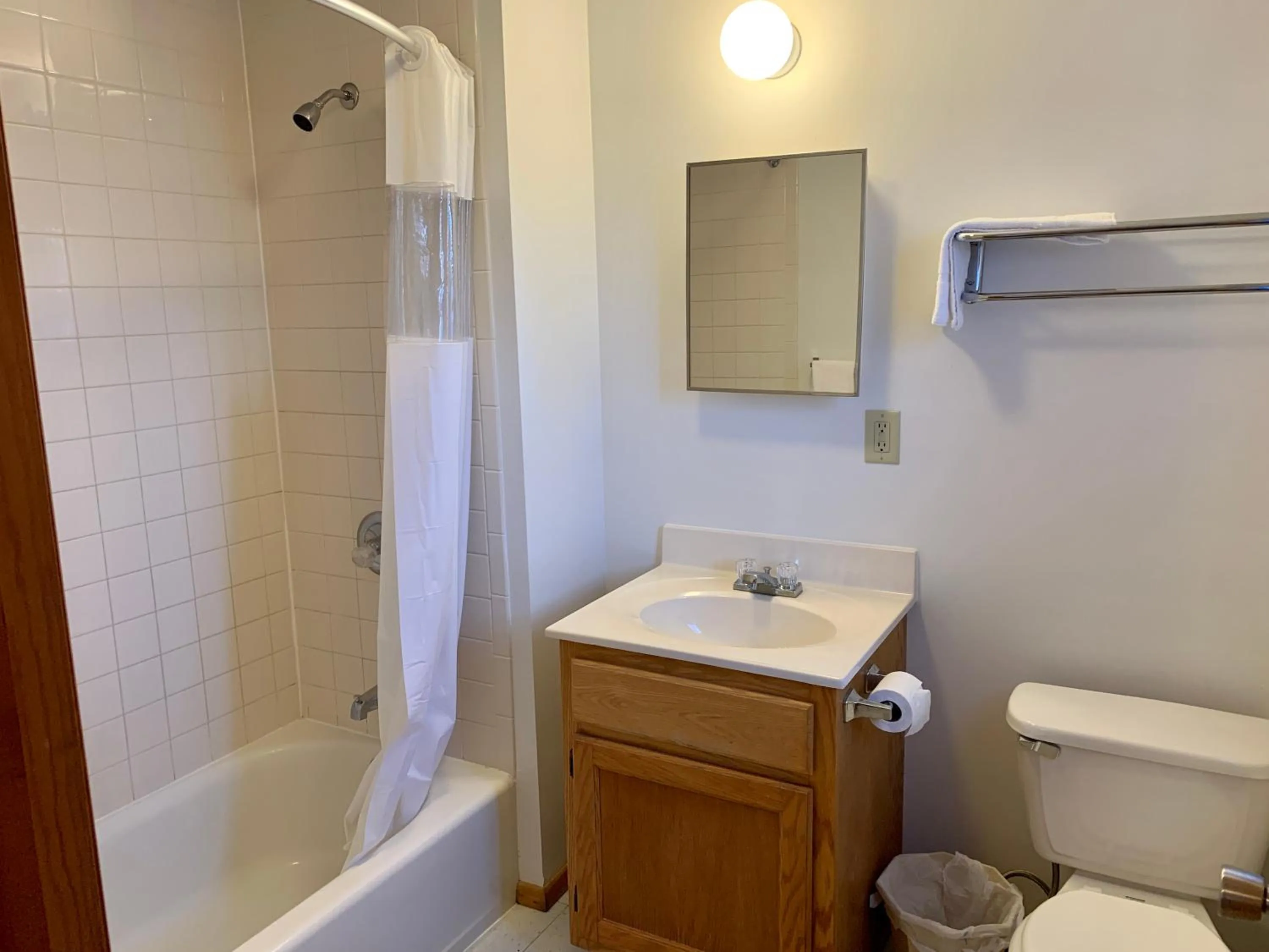 Shower in Driftwood Resort Bull Shoals