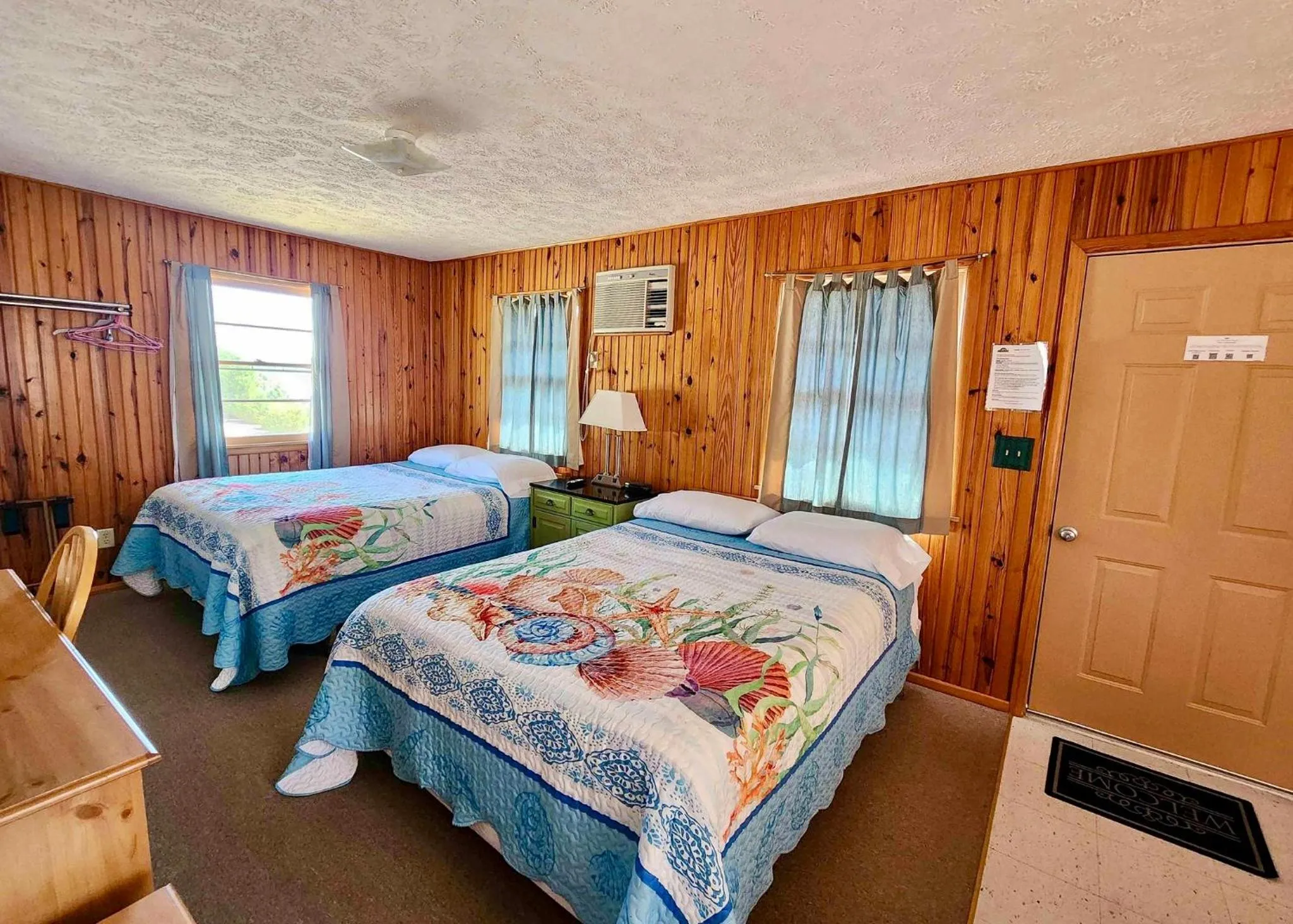 Bed in Driftwood Resort Bull Shoals
