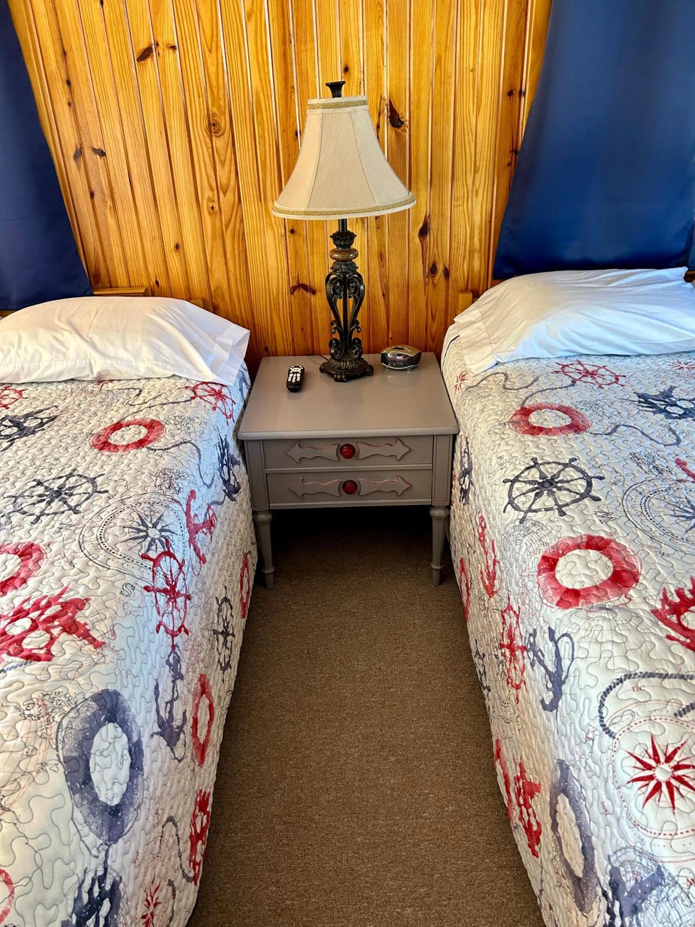 Bed in Driftwood Resort Bull Shoals