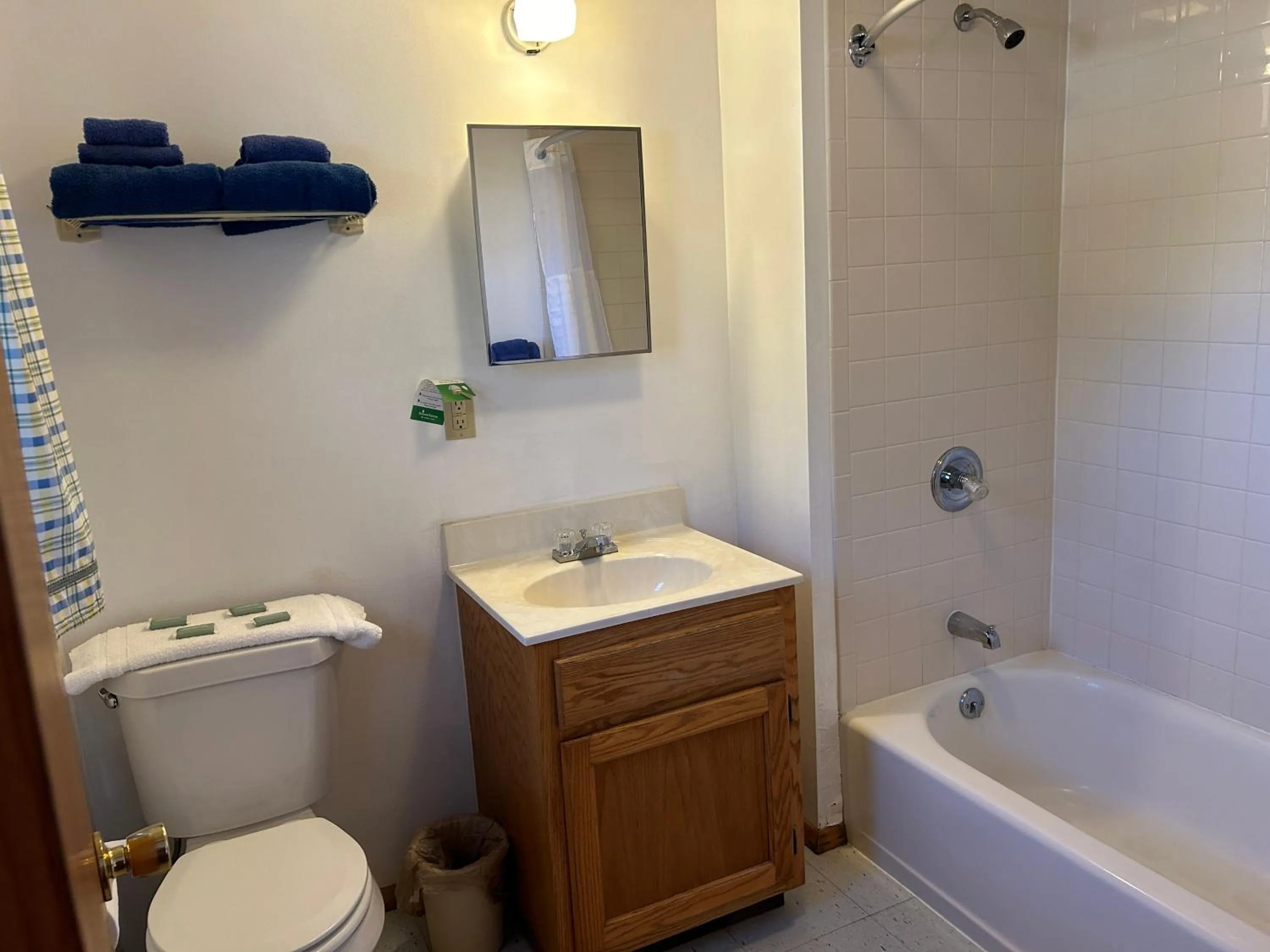 Shower in Driftwood Resort Bull Shoals