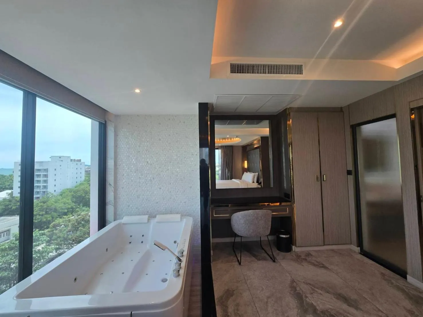 Bedroom, Bed in THE TJ HOTEL Pattaya