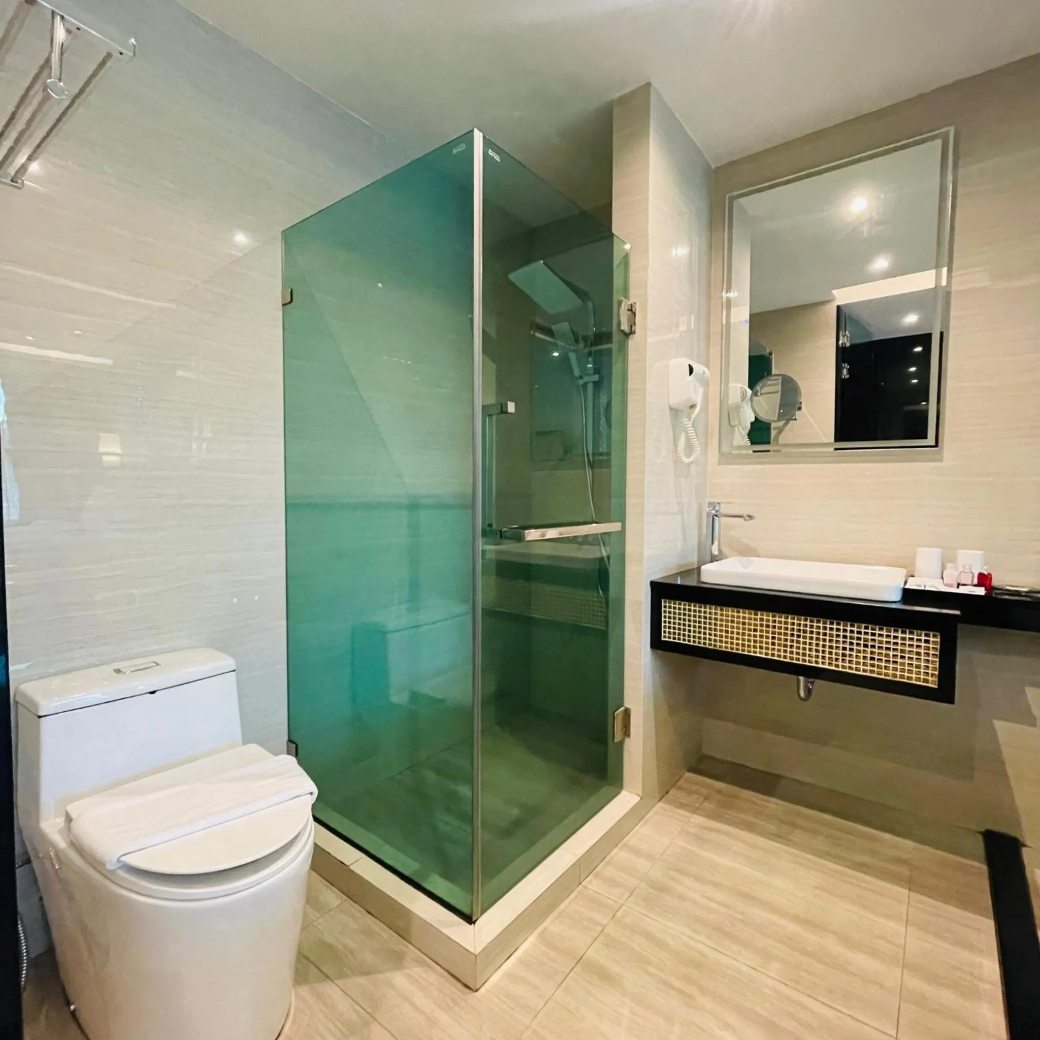 Shower in THE TJ HOTEL Pattaya