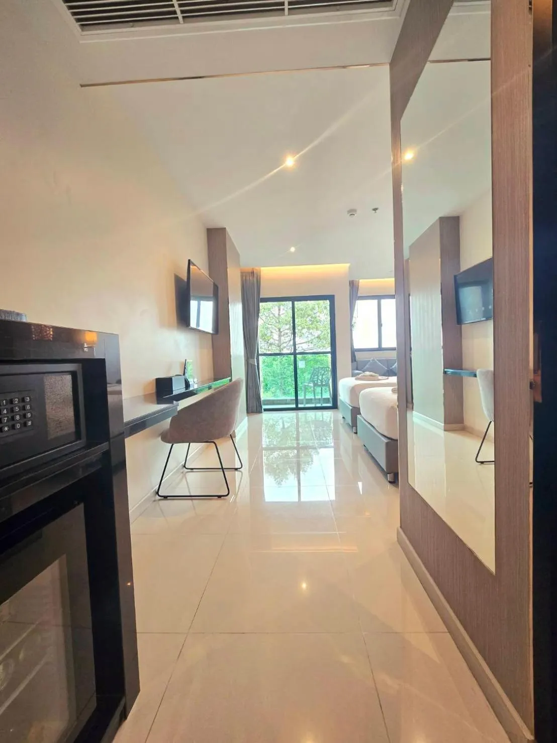 Photo of the whole room in THE TJ HOTEL Pattaya