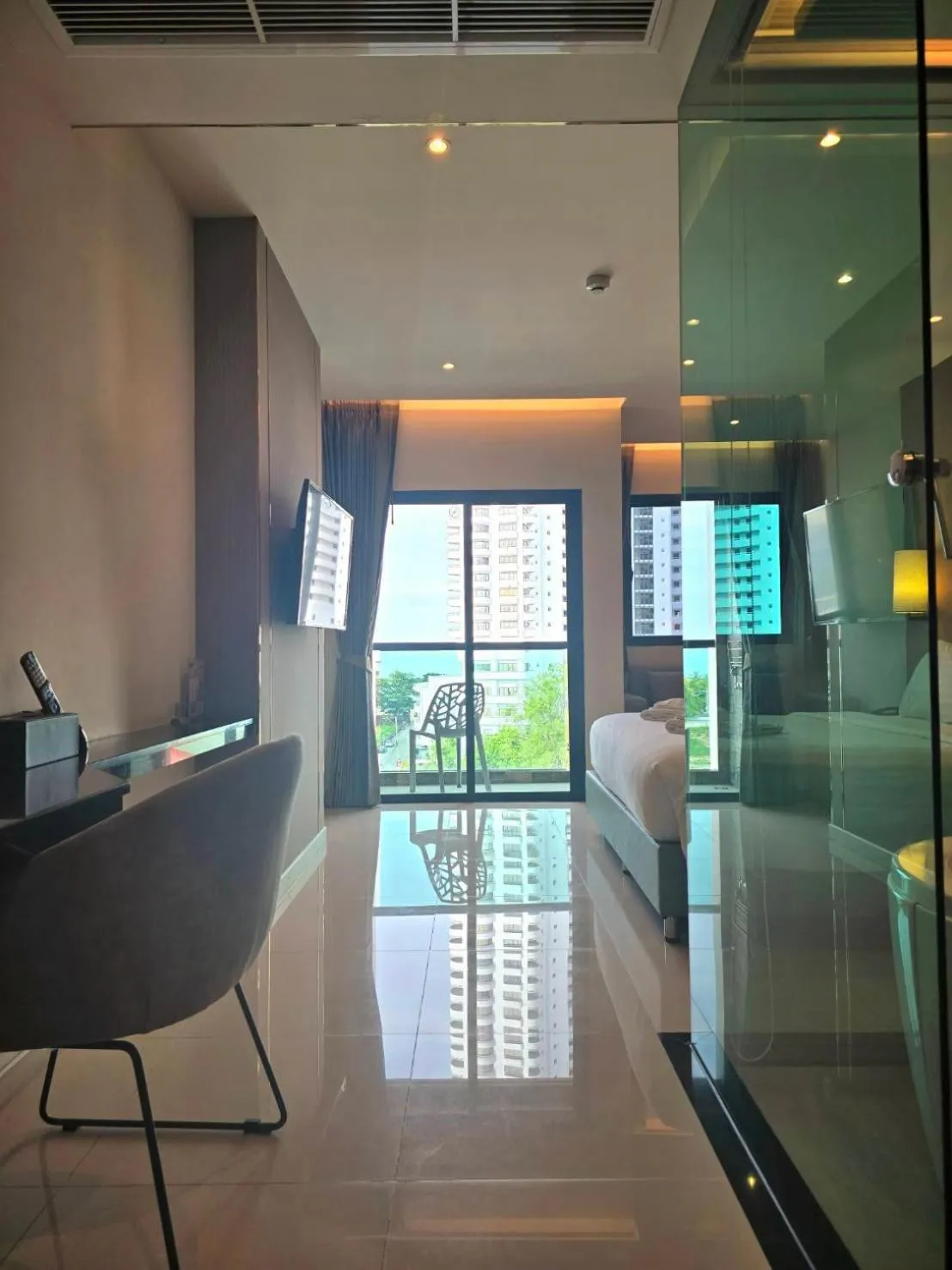 Photo of the whole room in THE TJ HOTEL Pattaya