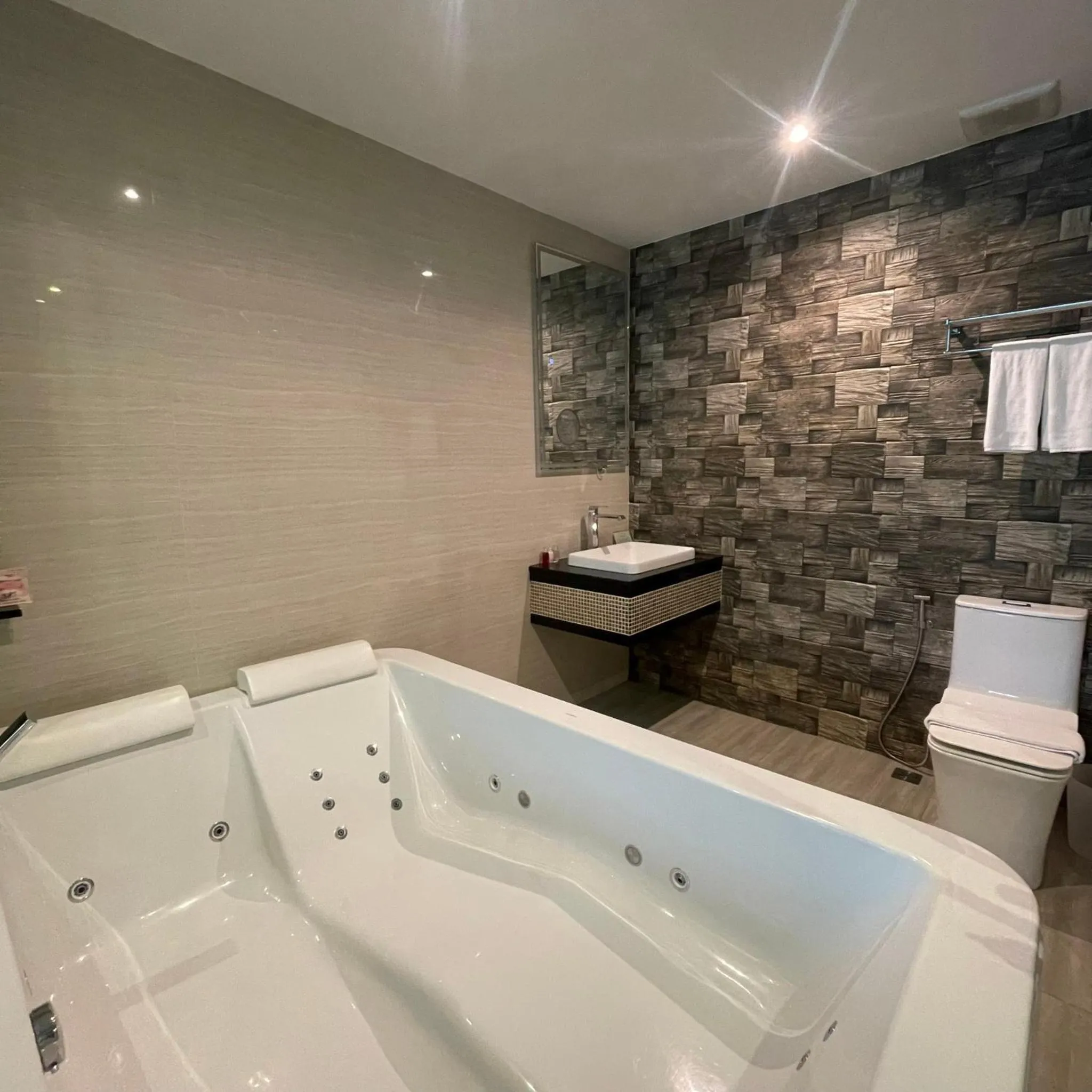 Hot Tub in THE TJ HOTEL Pattaya