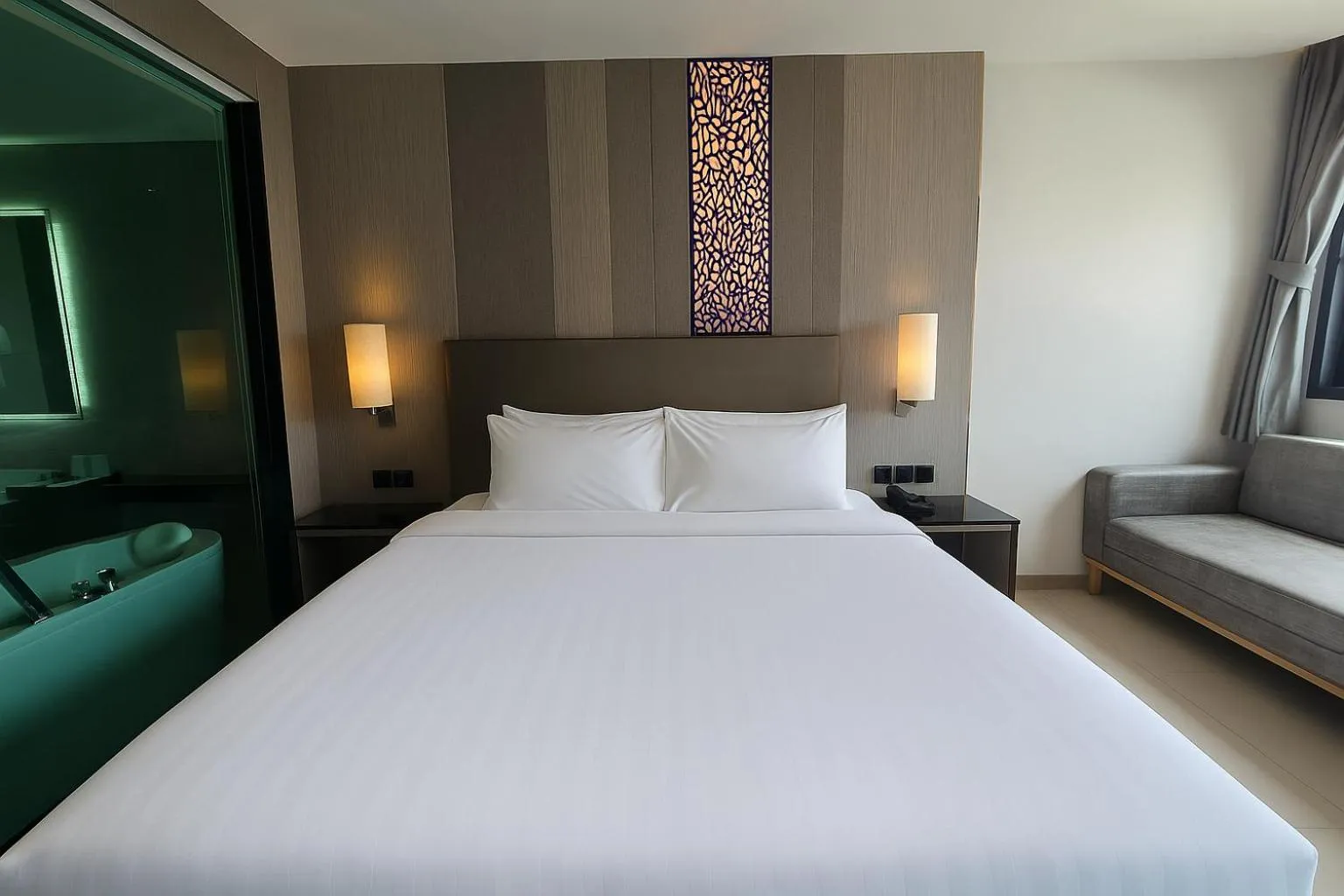 Bedroom, Bed in THE TJ HOTEL Pattaya