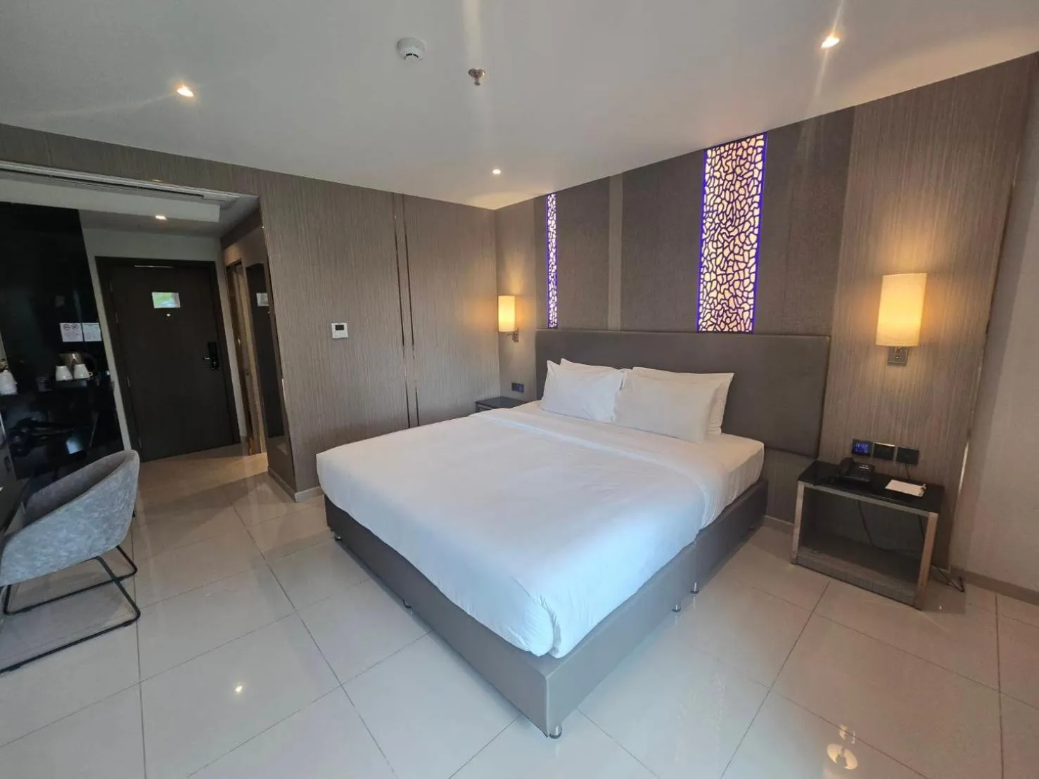 Bedroom, Bed in THE TJ HOTEL Pattaya