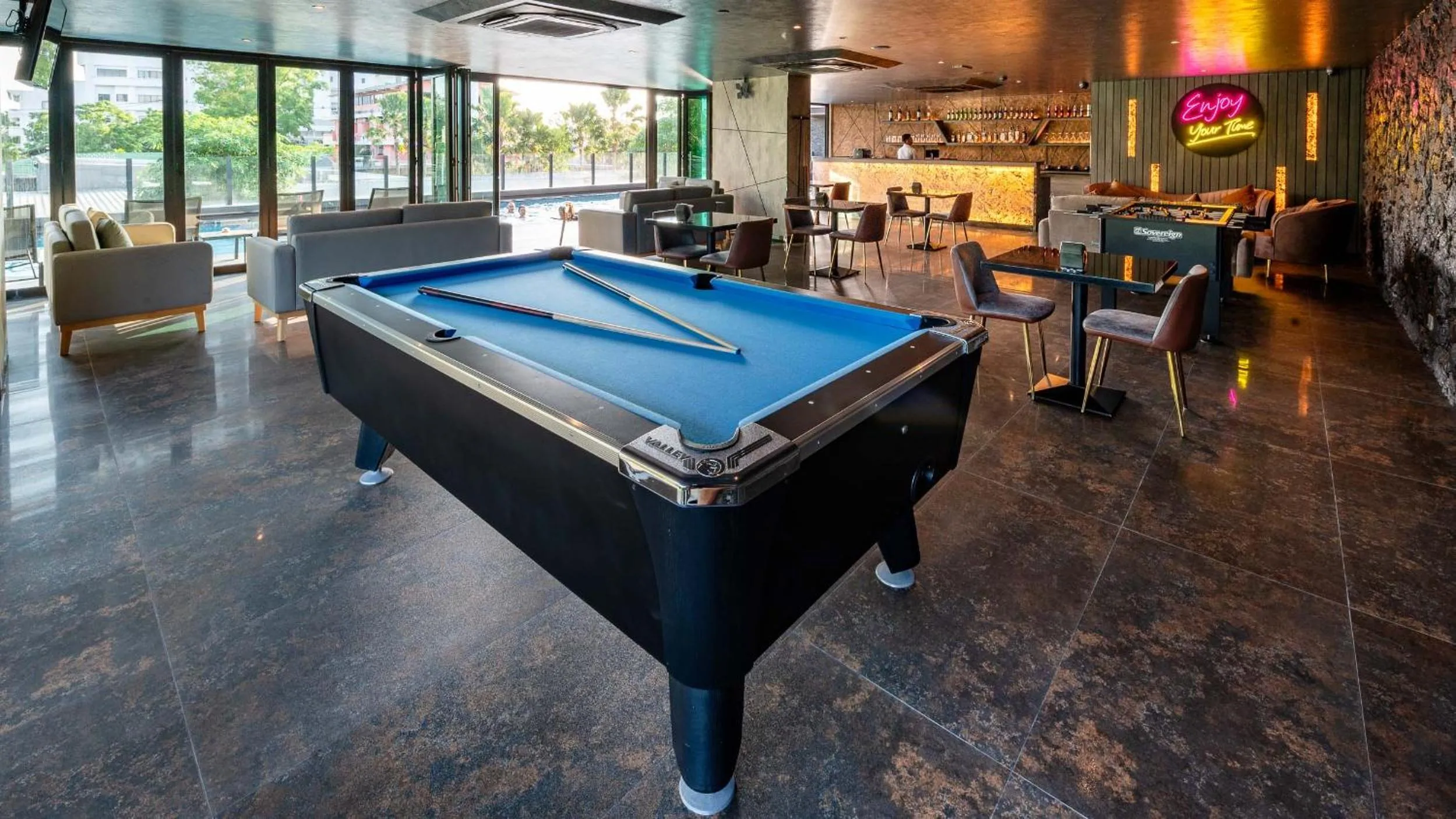 Communal lounge/ TV room in THE TJ HOTEL Pattaya