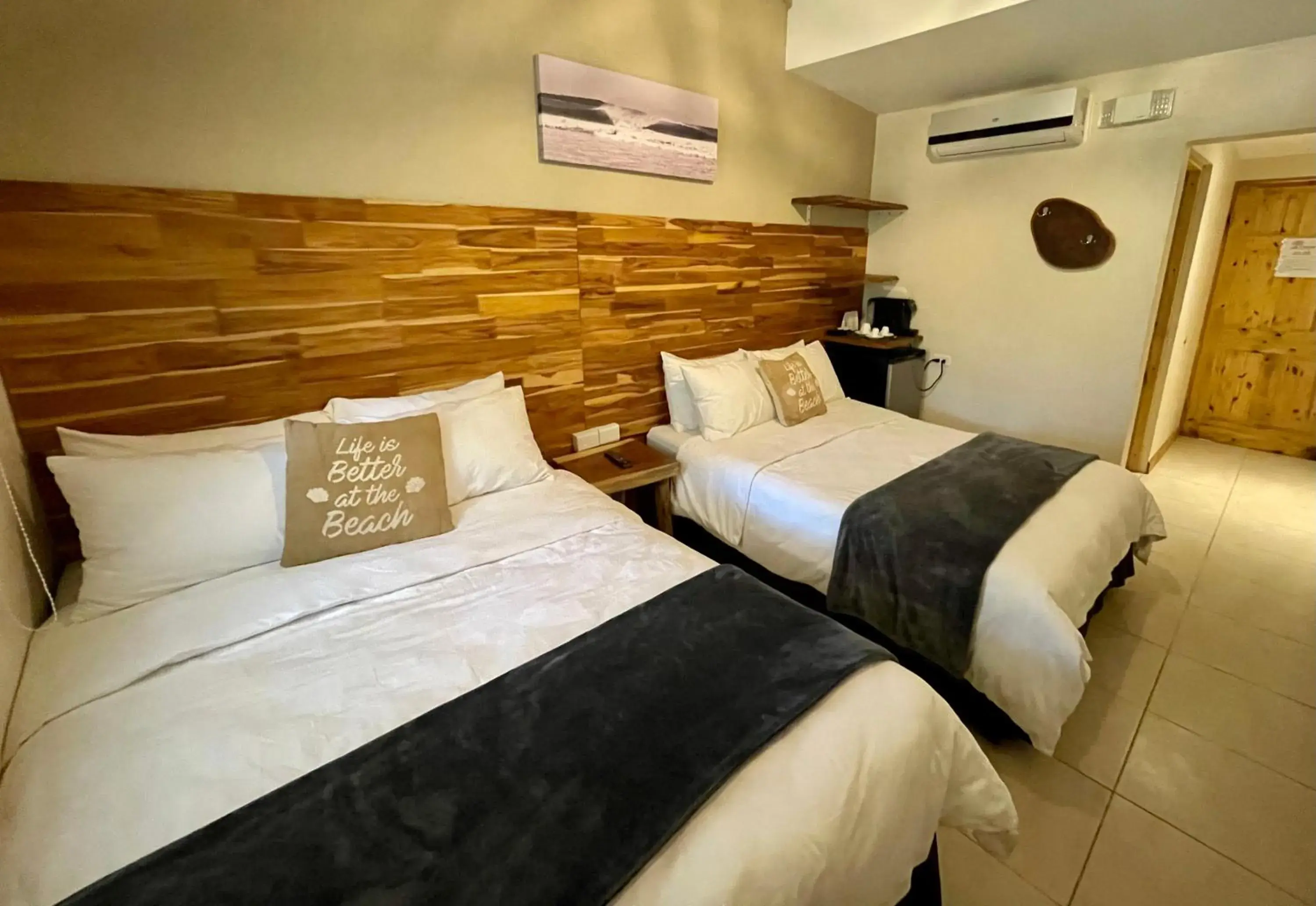 Manglar Double Room 2 Queen Beds in Hotel El Manglar y Cantarana Manglar Double Room 2 Queen Beds in Hotel El Manglar y Cantarana