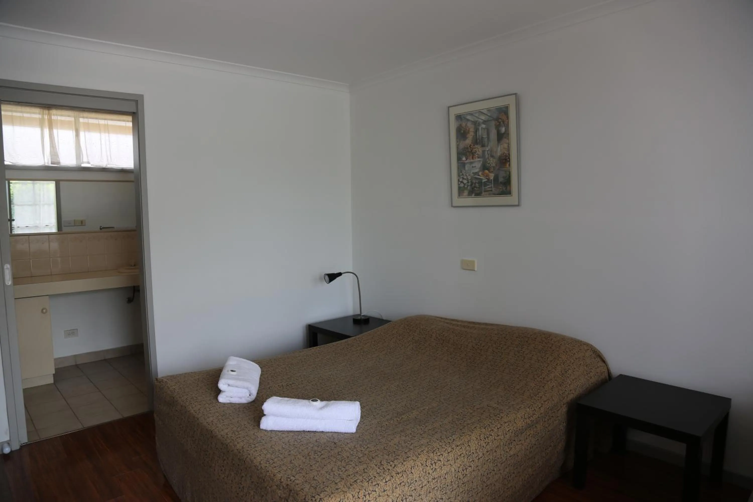 Bed in Beaconsfield Lodge Motel