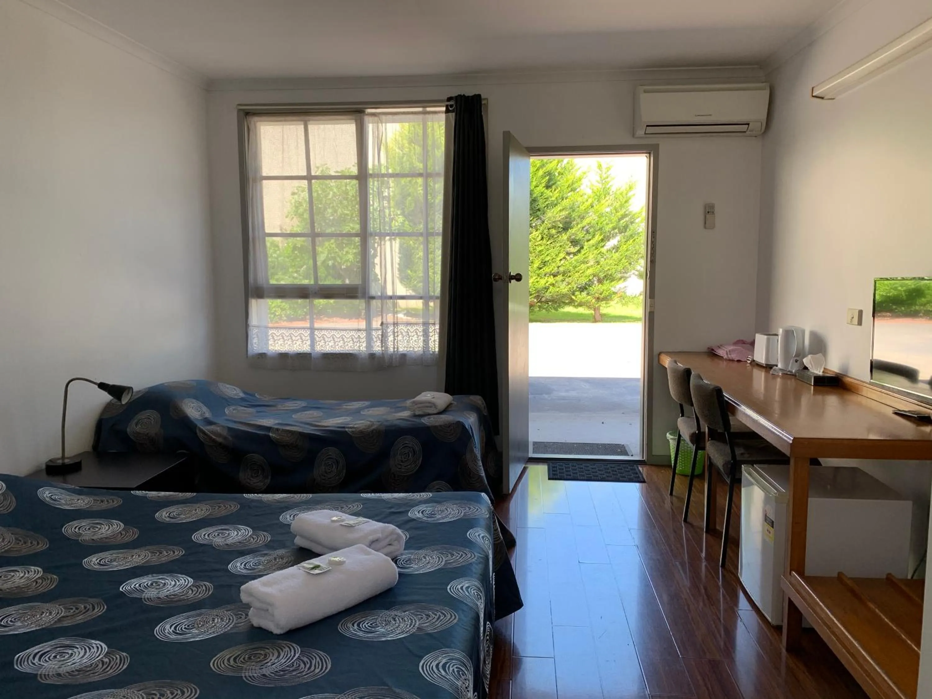 Bed in Beaconsfield Lodge Motel