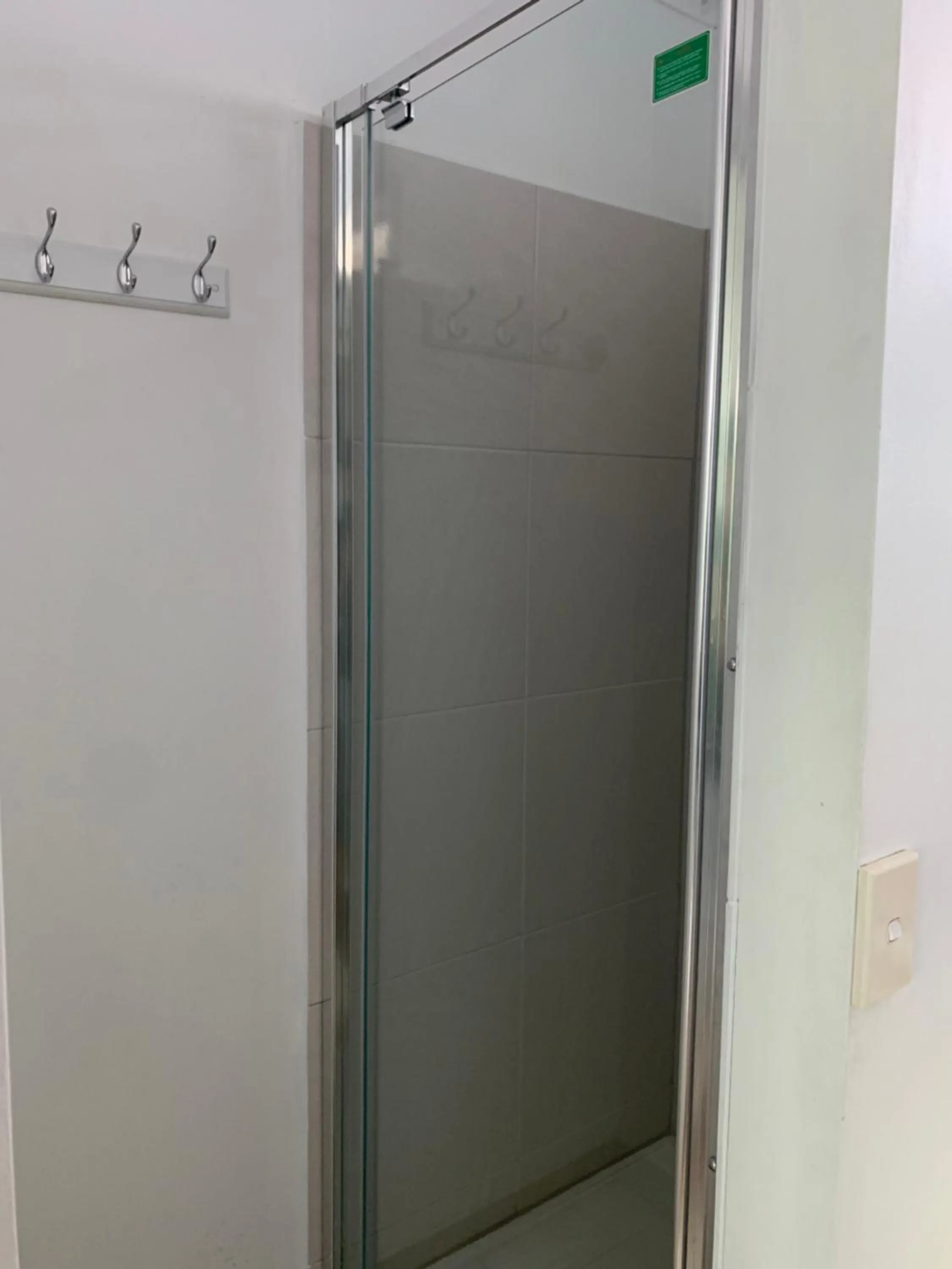 Bathroom in Beaconsfield Lodge Motel