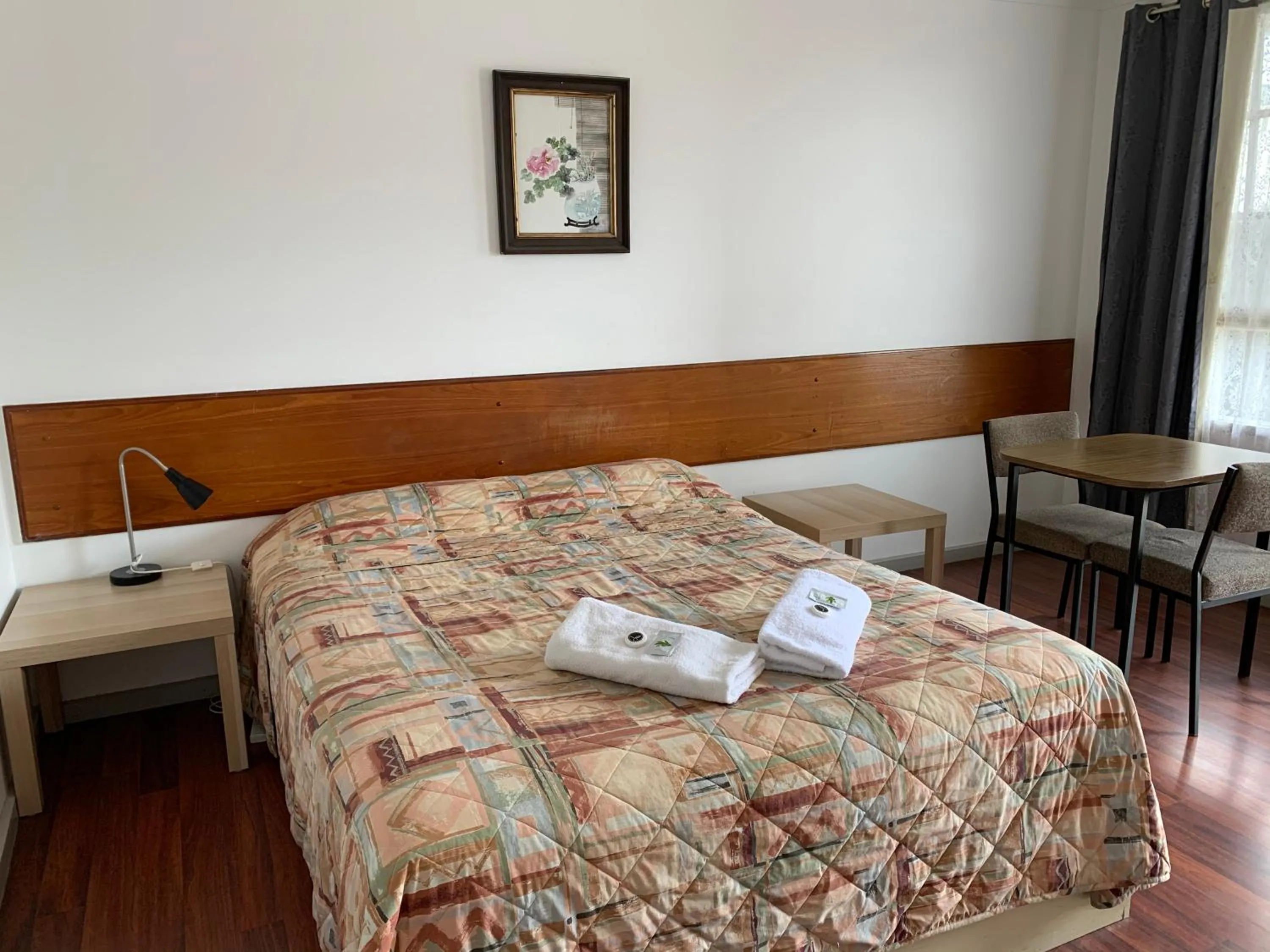 Bed in Beaconsfield Lodge Motel