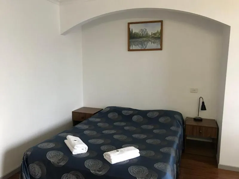 Bed in Beaconsfield Lodge Motel