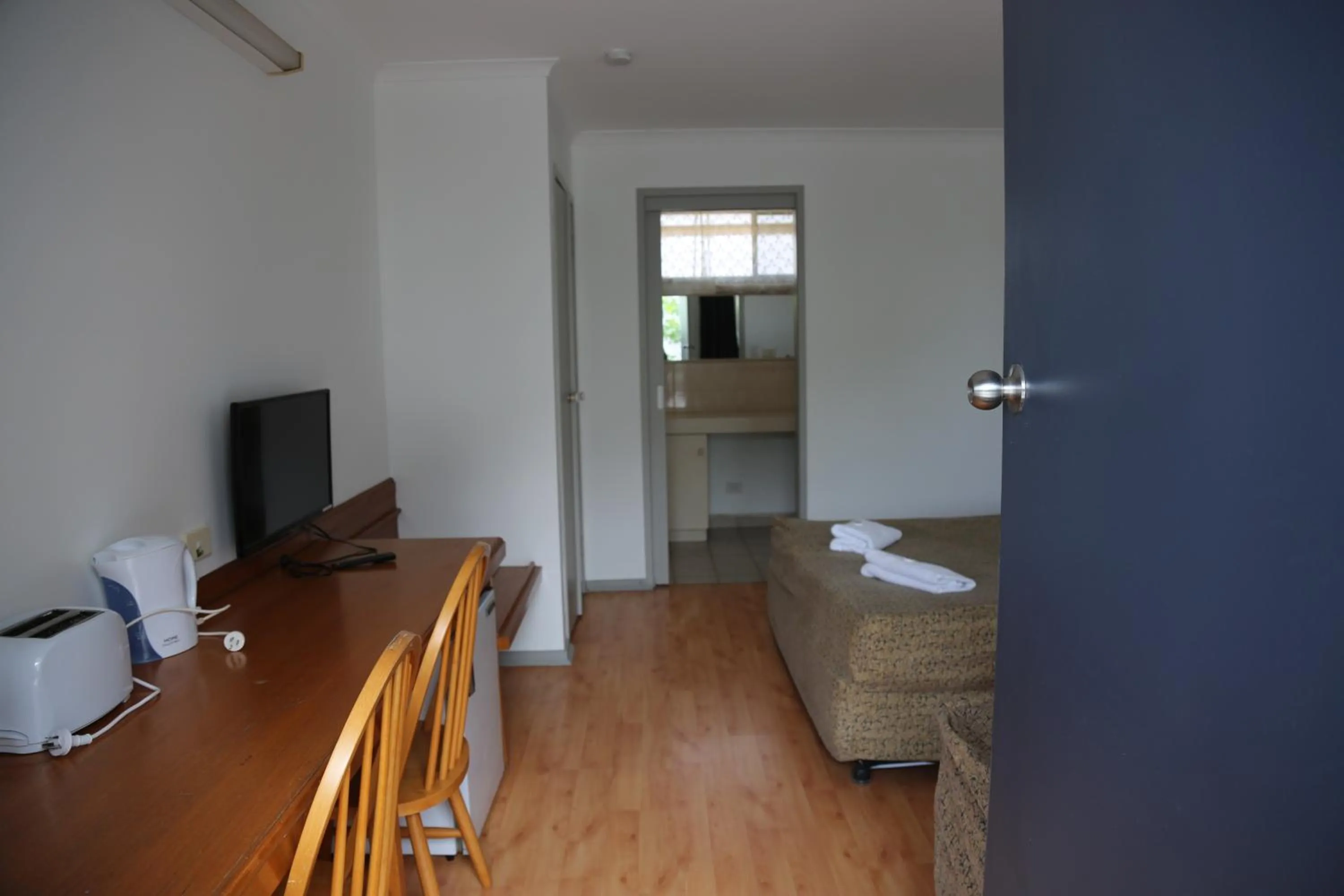 Bed in Beaconsfield Lodge Motel