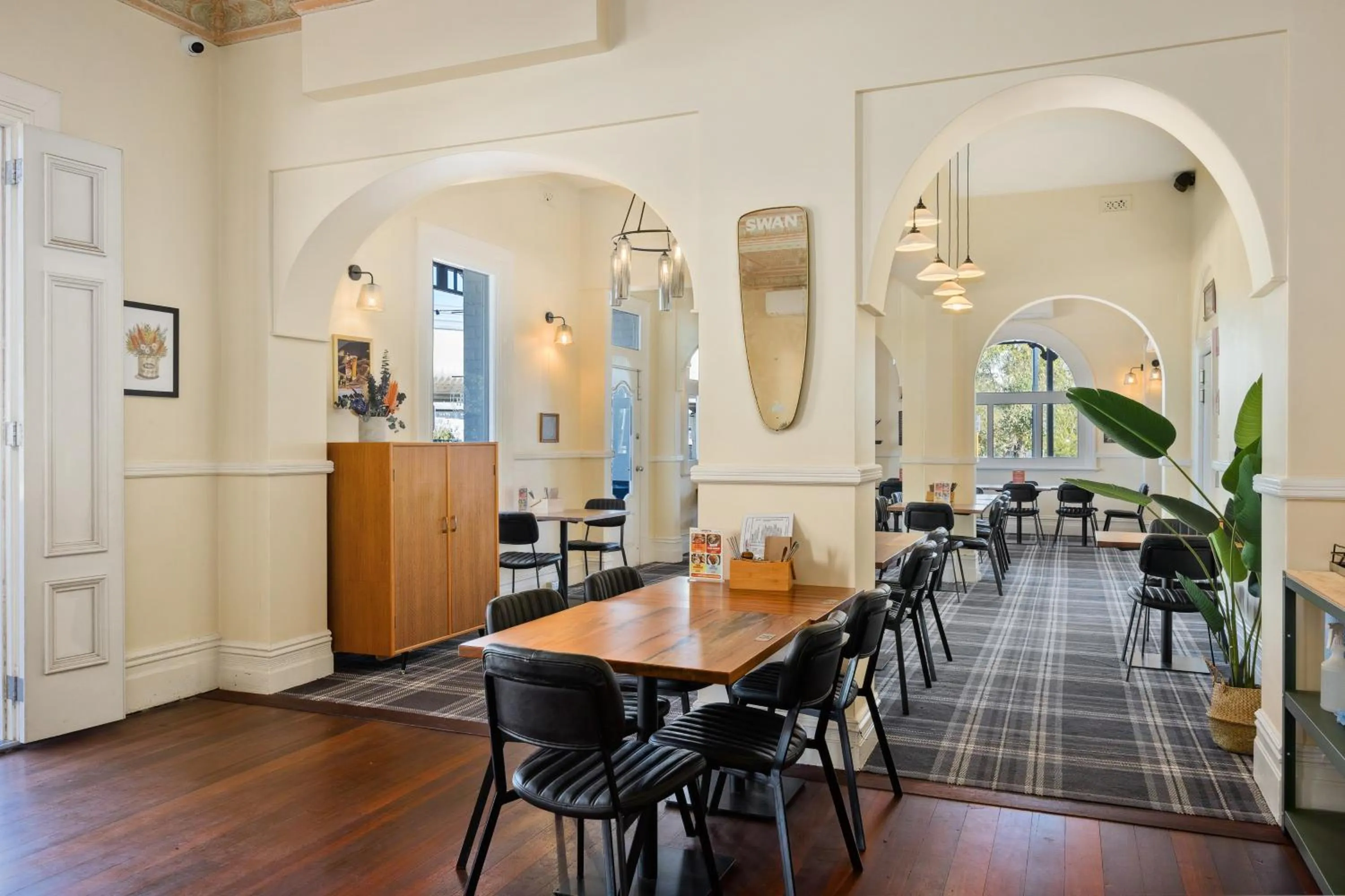 Restaurant/places to eat in Quality Hotel Bayswater