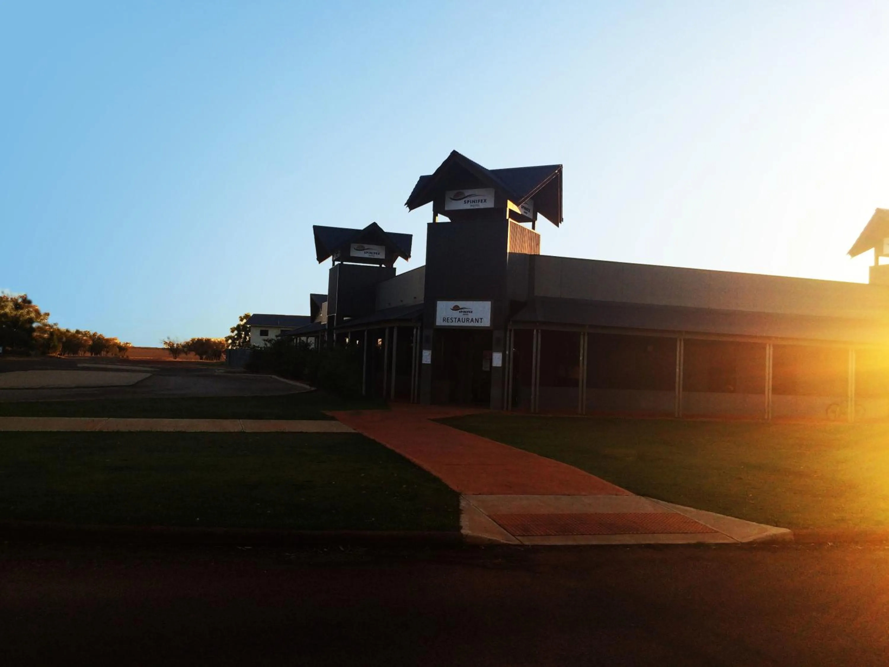 Facade/entrance in Spinifex Hotel